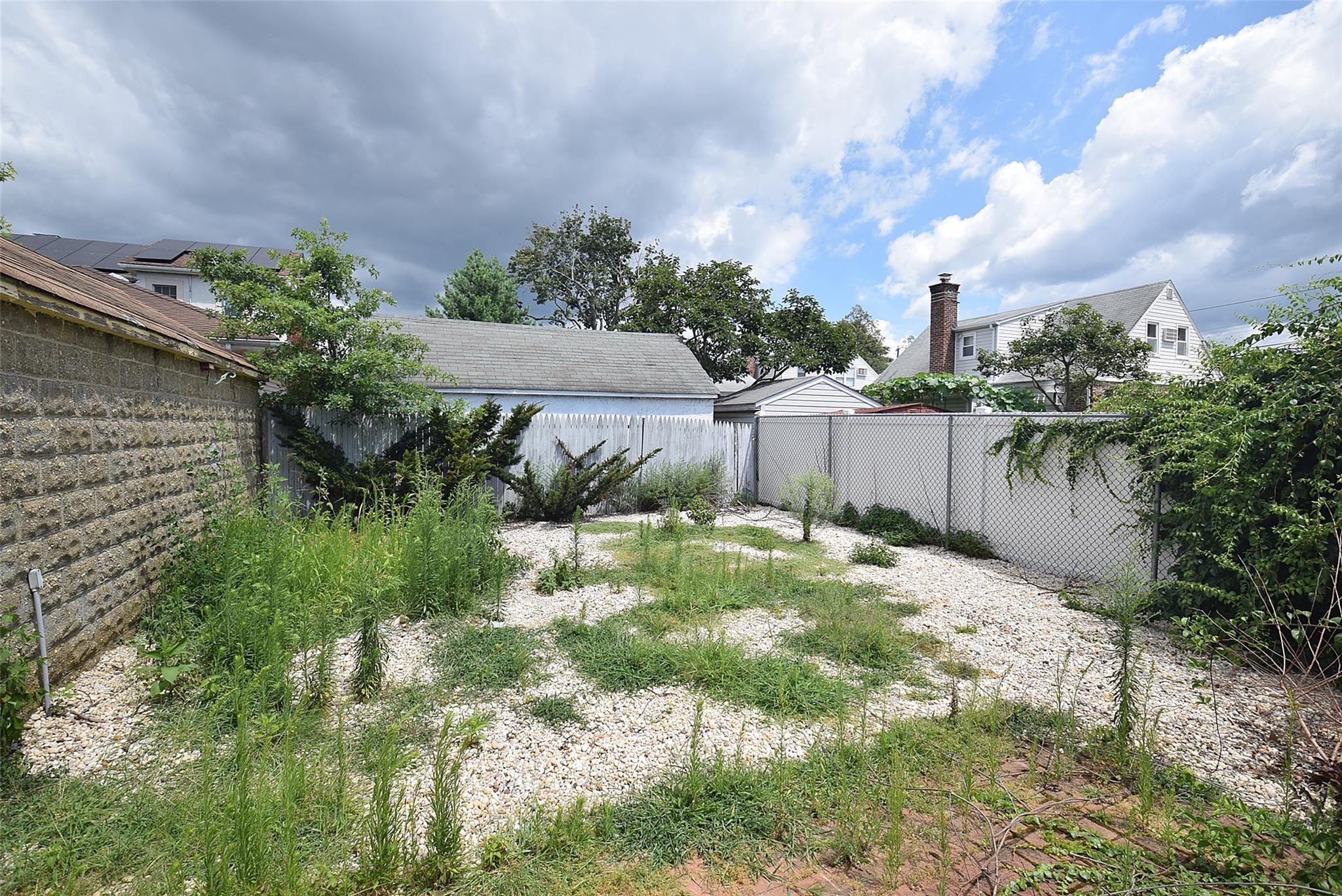 #18 photo, 644 7th Street, Garden City South , NY 11530