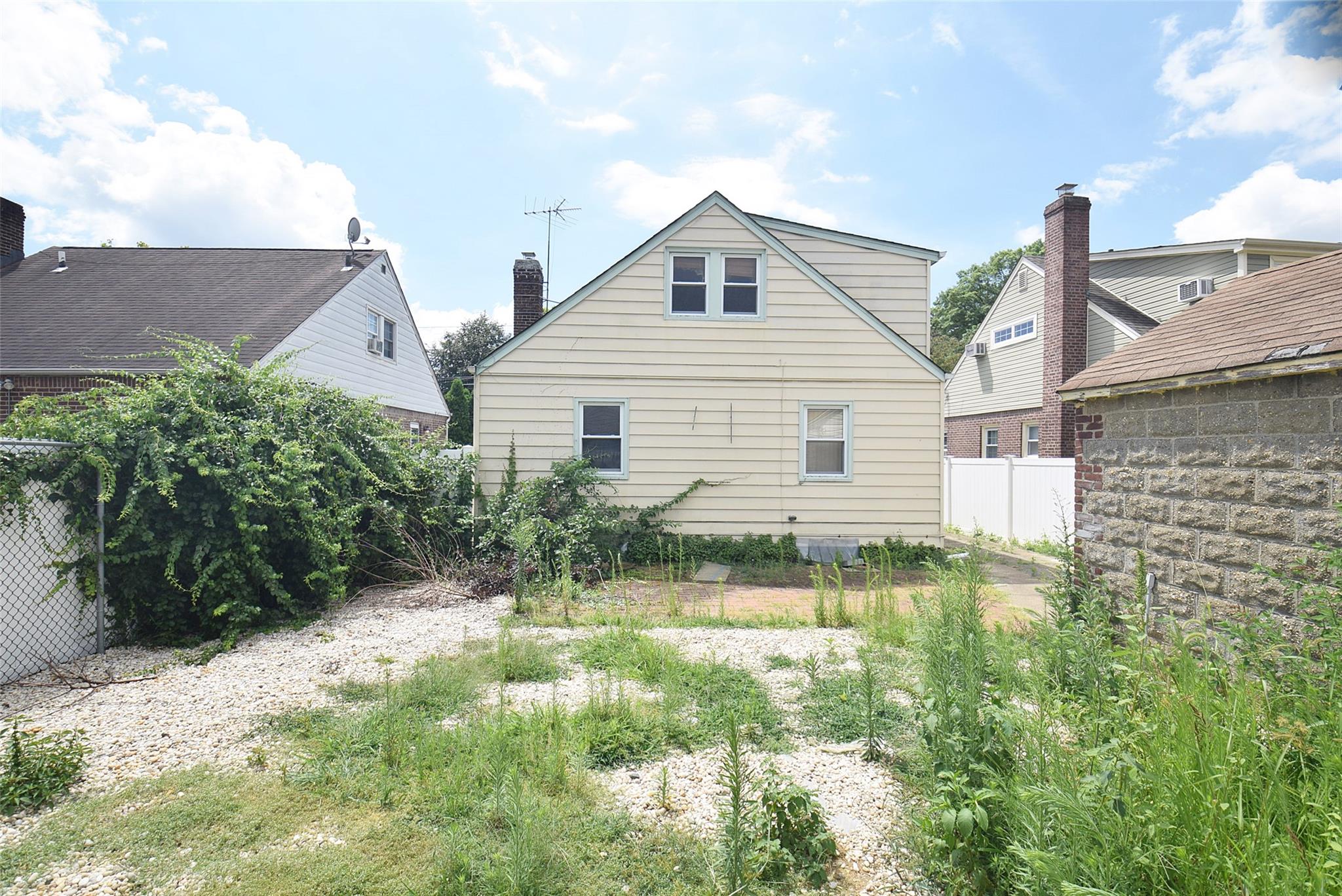 #19 photo, 644 7th Street, Garden City South , NY 11530