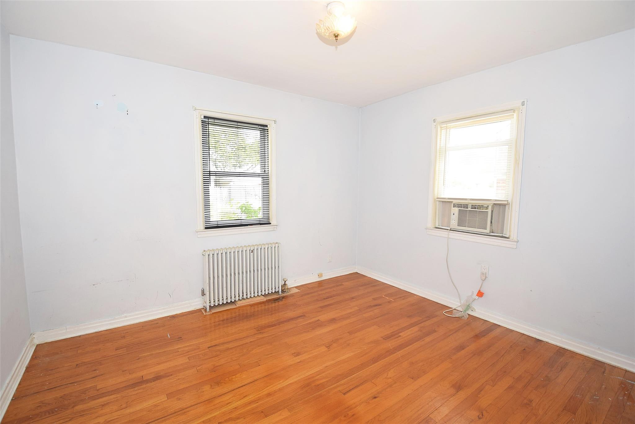 #7 photo, 644 7th Street, Garden City South , NY 11530