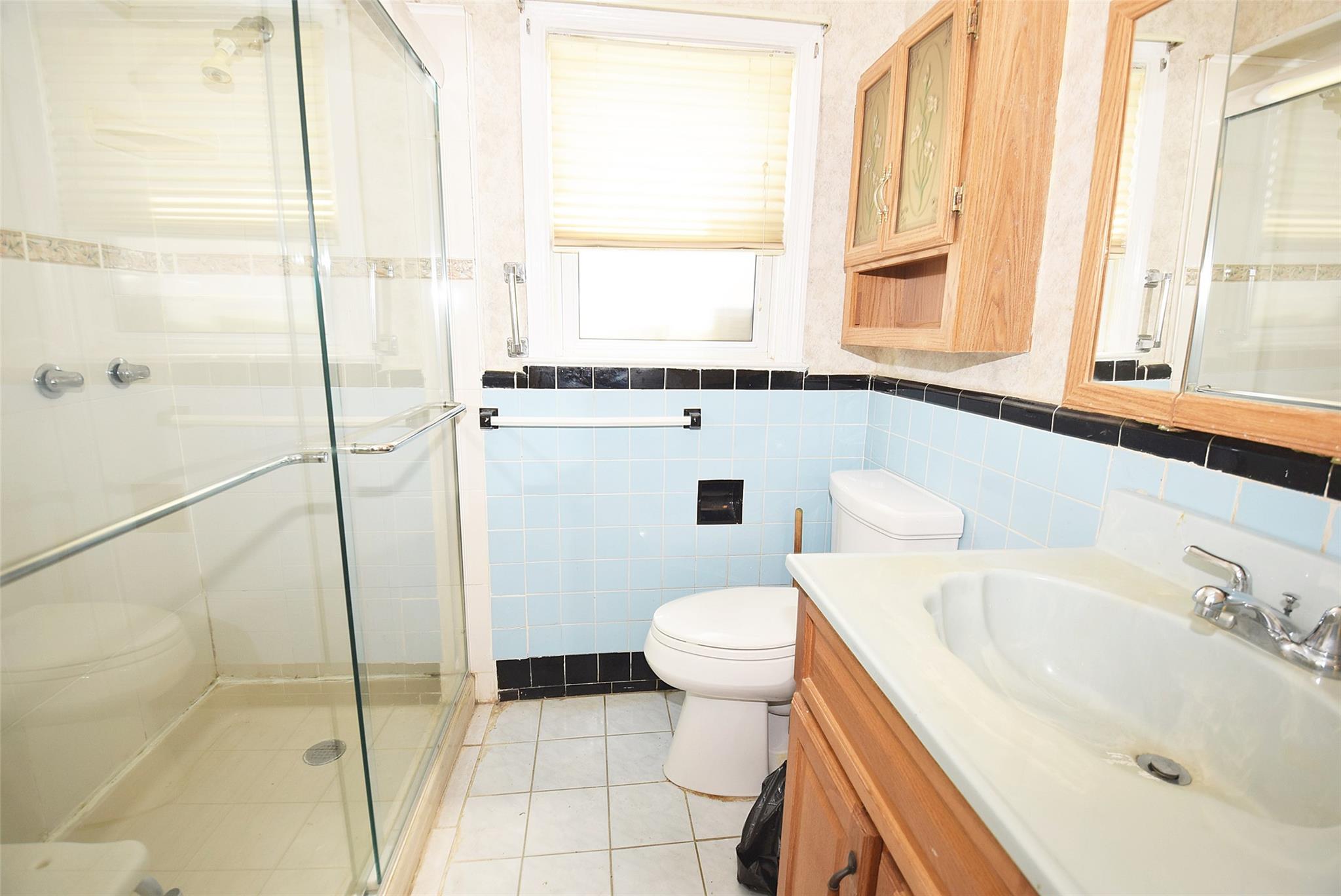 #9 photo, 644 7th Street, Garden City South , NY 11530