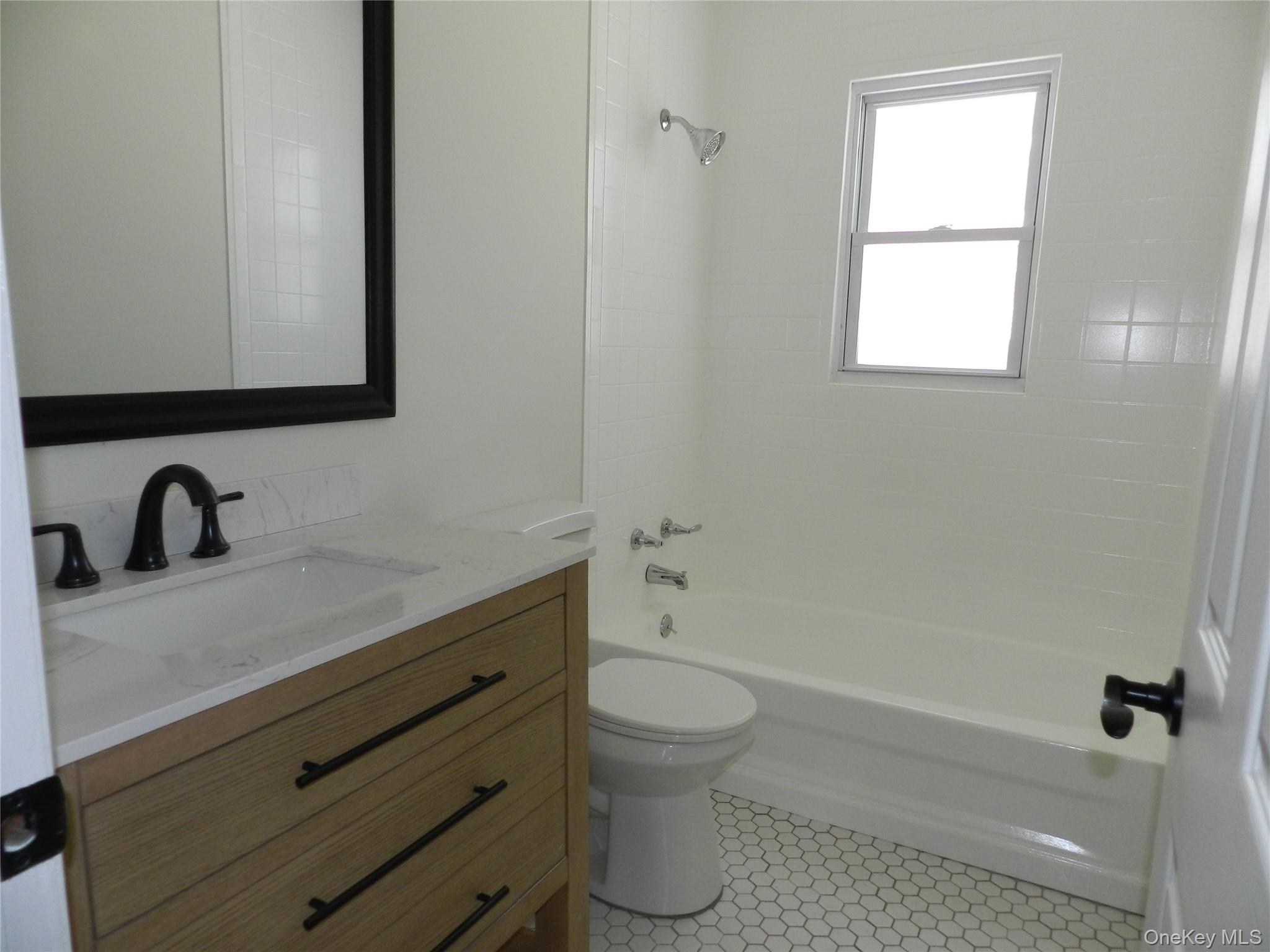 #7 photo, 39 W 3rd Street, Patchogue , NY 11772