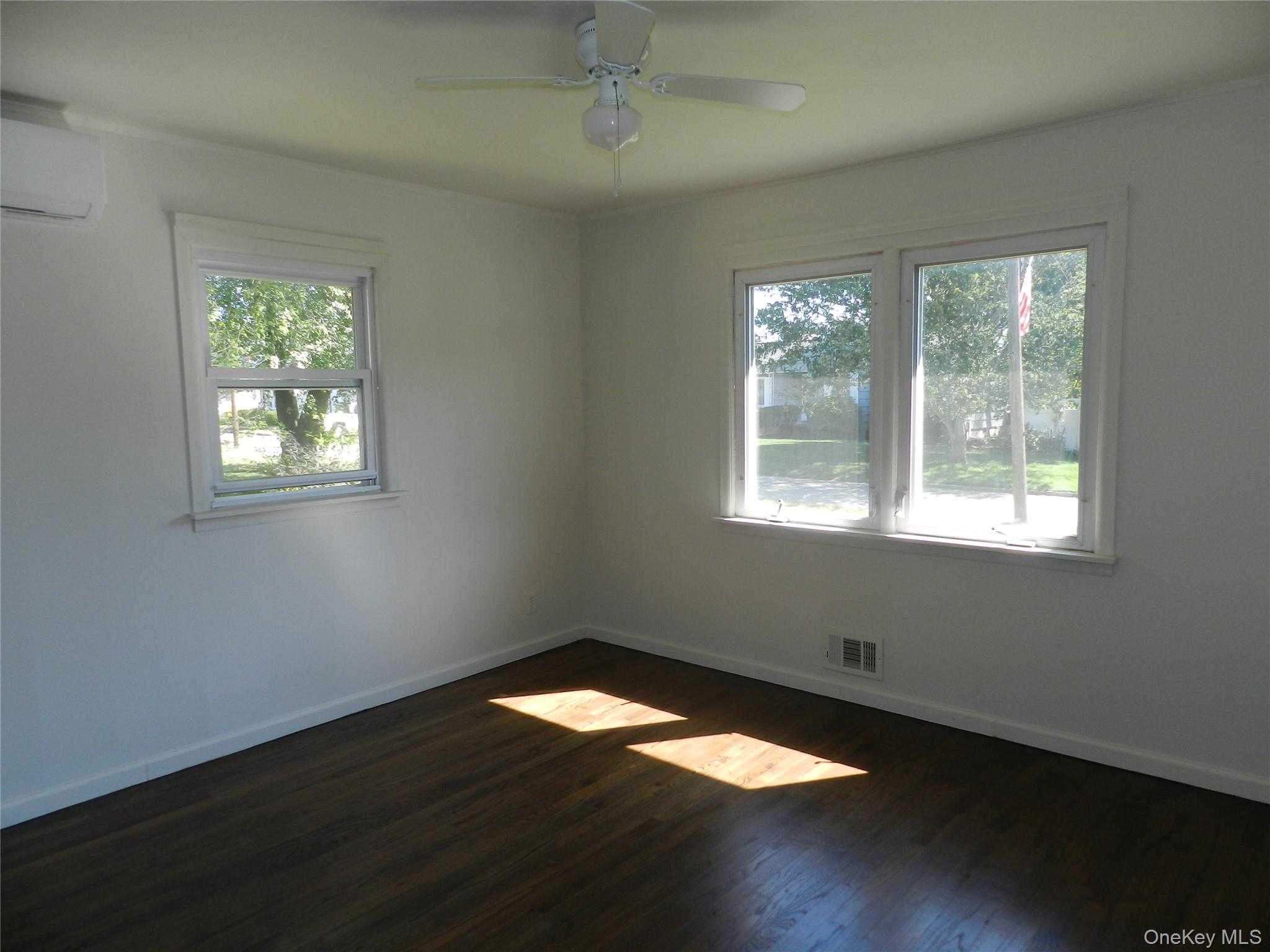 #8 photo, 39 W 3rd Street, Patchogue , NY 11772