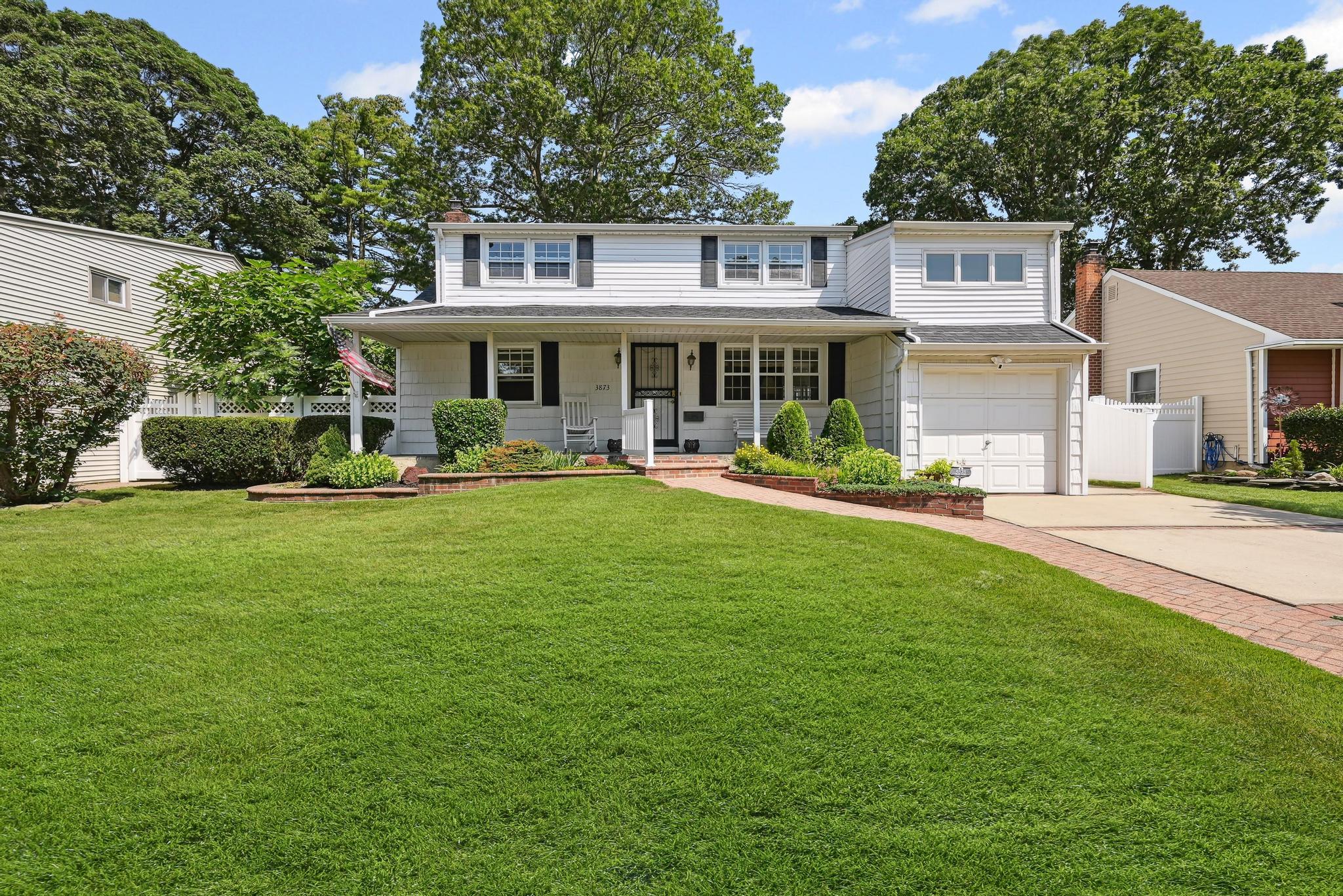 #1 photo, 3873 Beechwood Place, Seaford , NY 11783