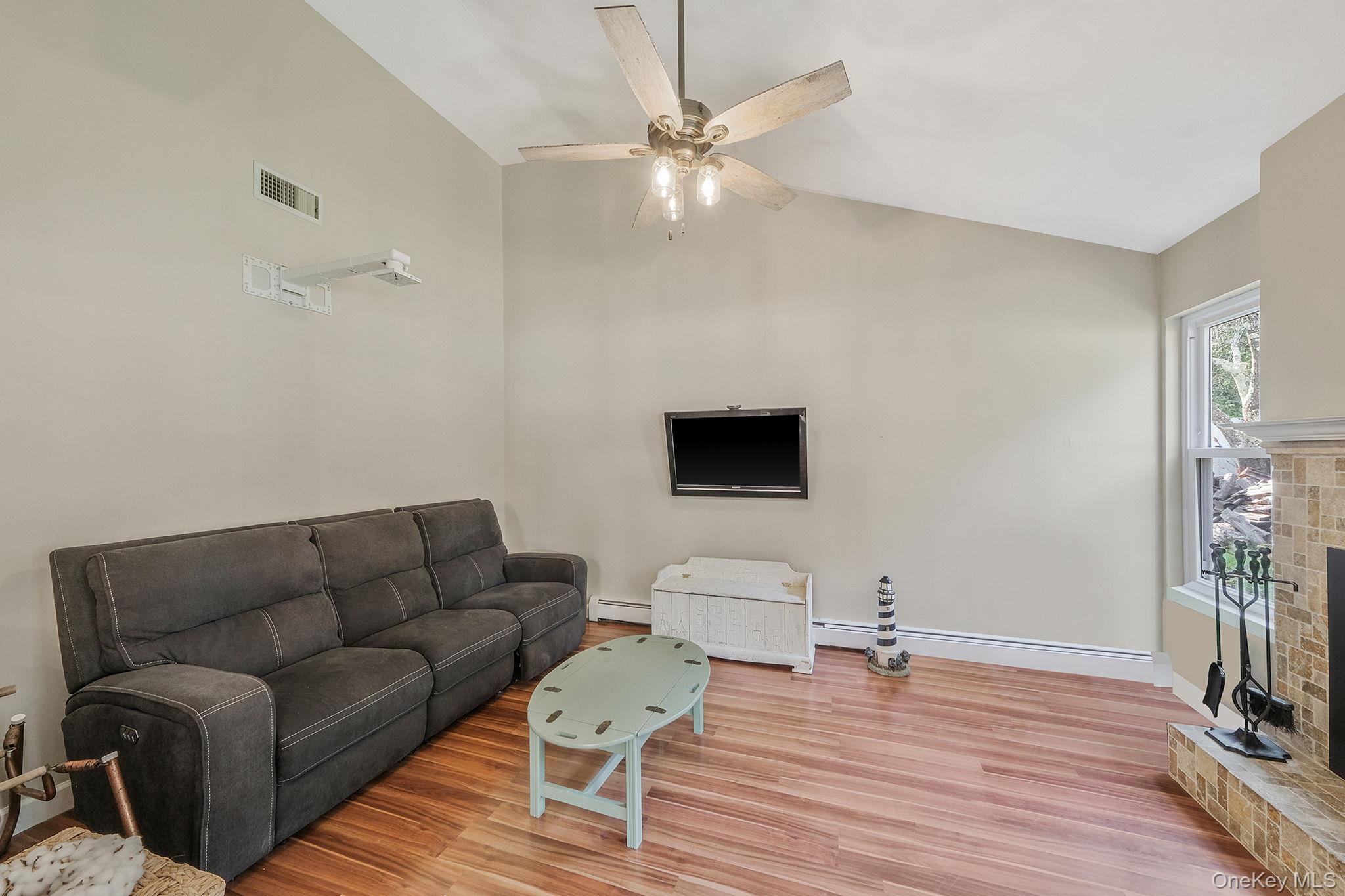 #13 photo, 32 Summercress Lane, サフォーク郡 Coram , NY 11727