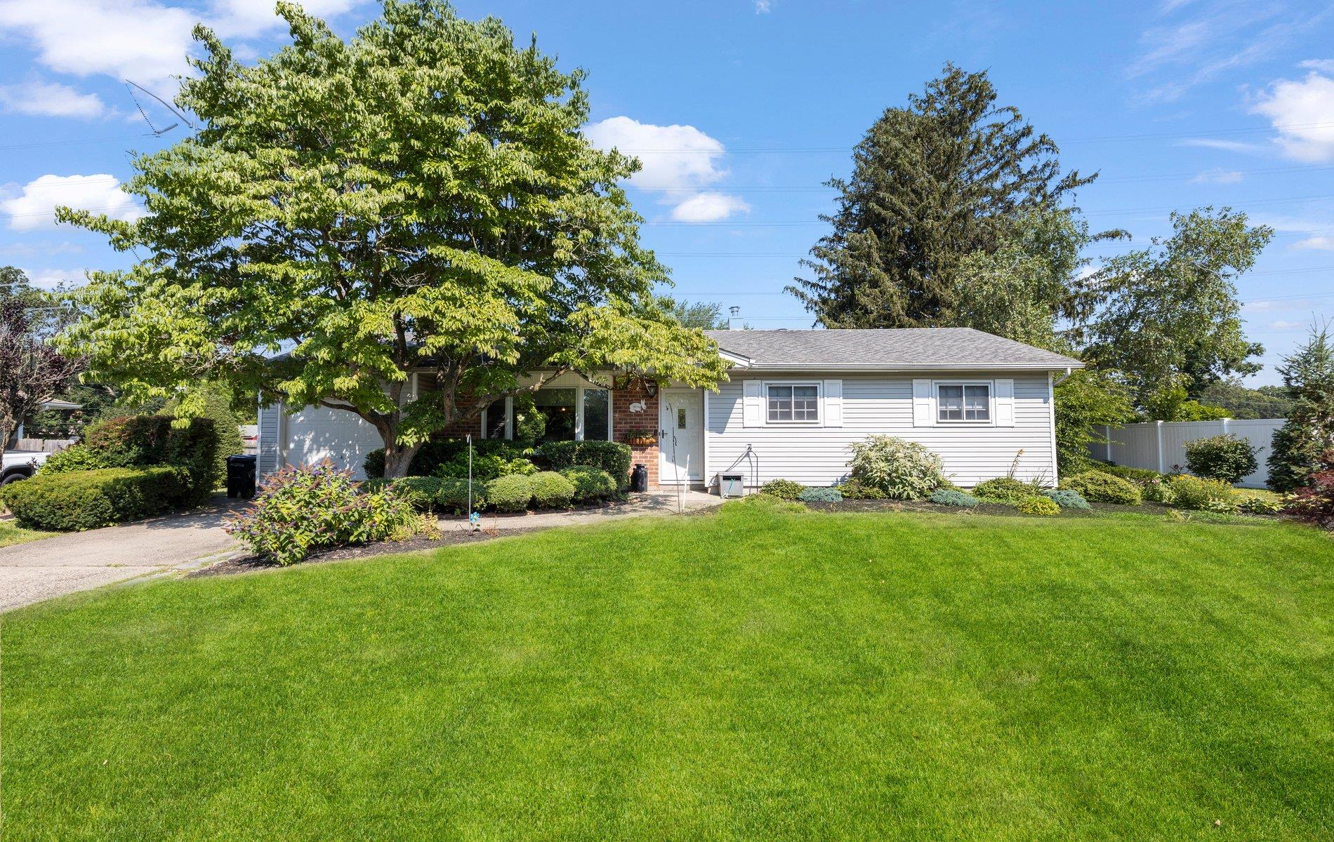 #1 photo, 16 Heron Lane, Commack , NY 11725