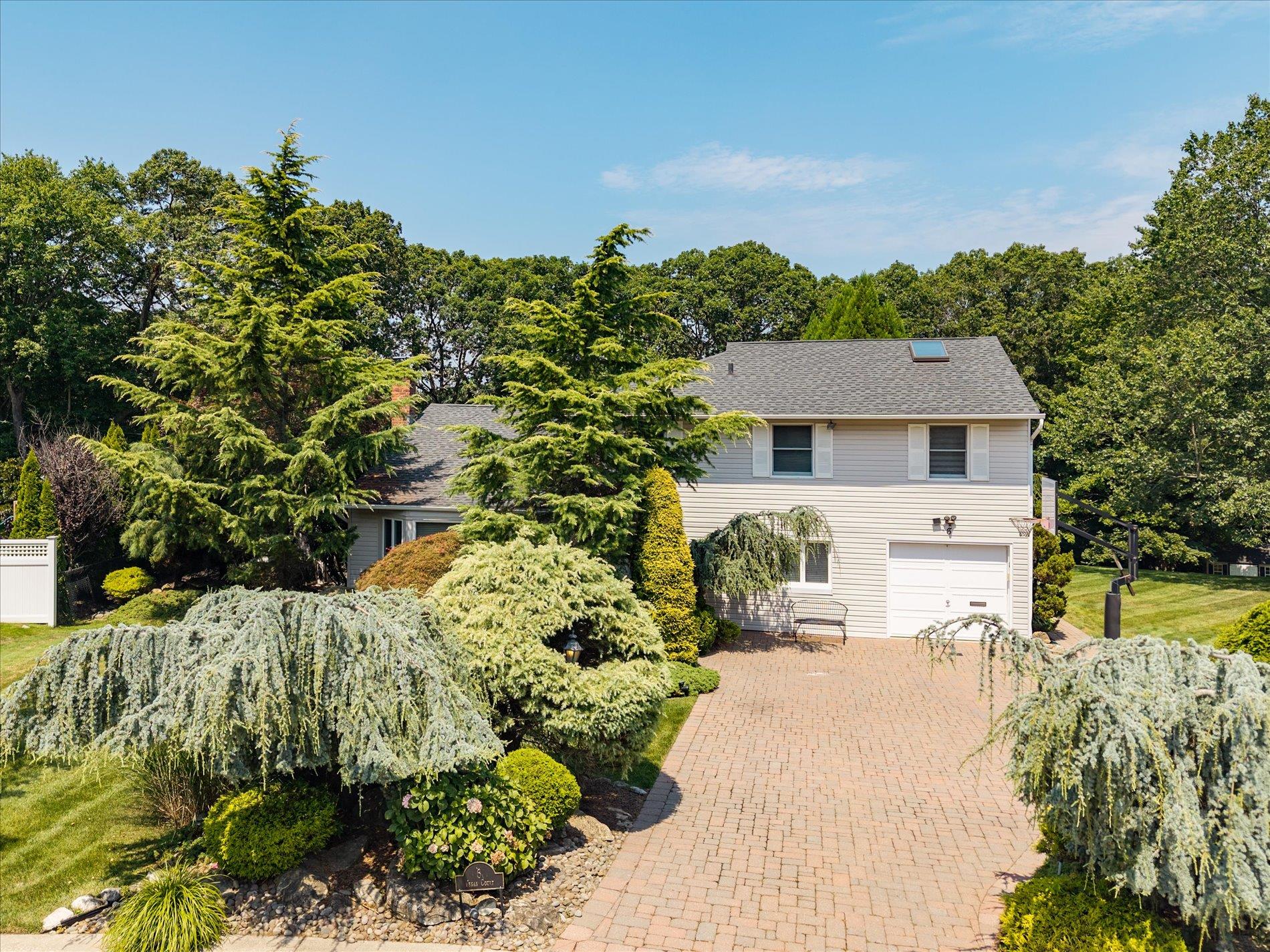 #1 photo, 6 Vegas Court, Plainview , NY 11803