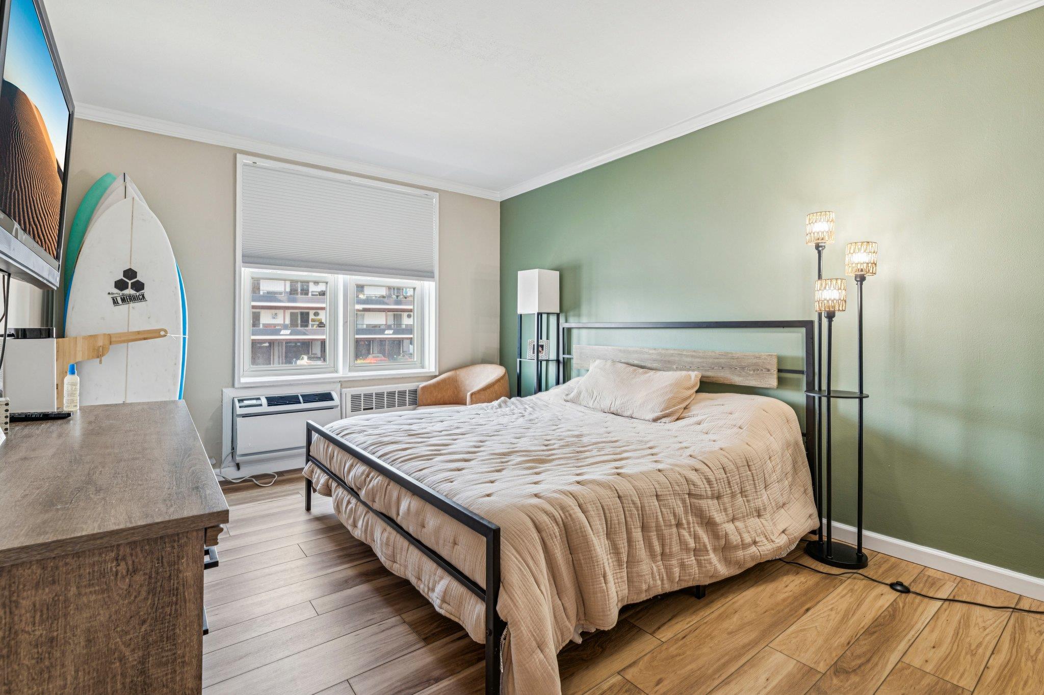 #11 photo, 560 W Broadway, Long Beach , NY 11561