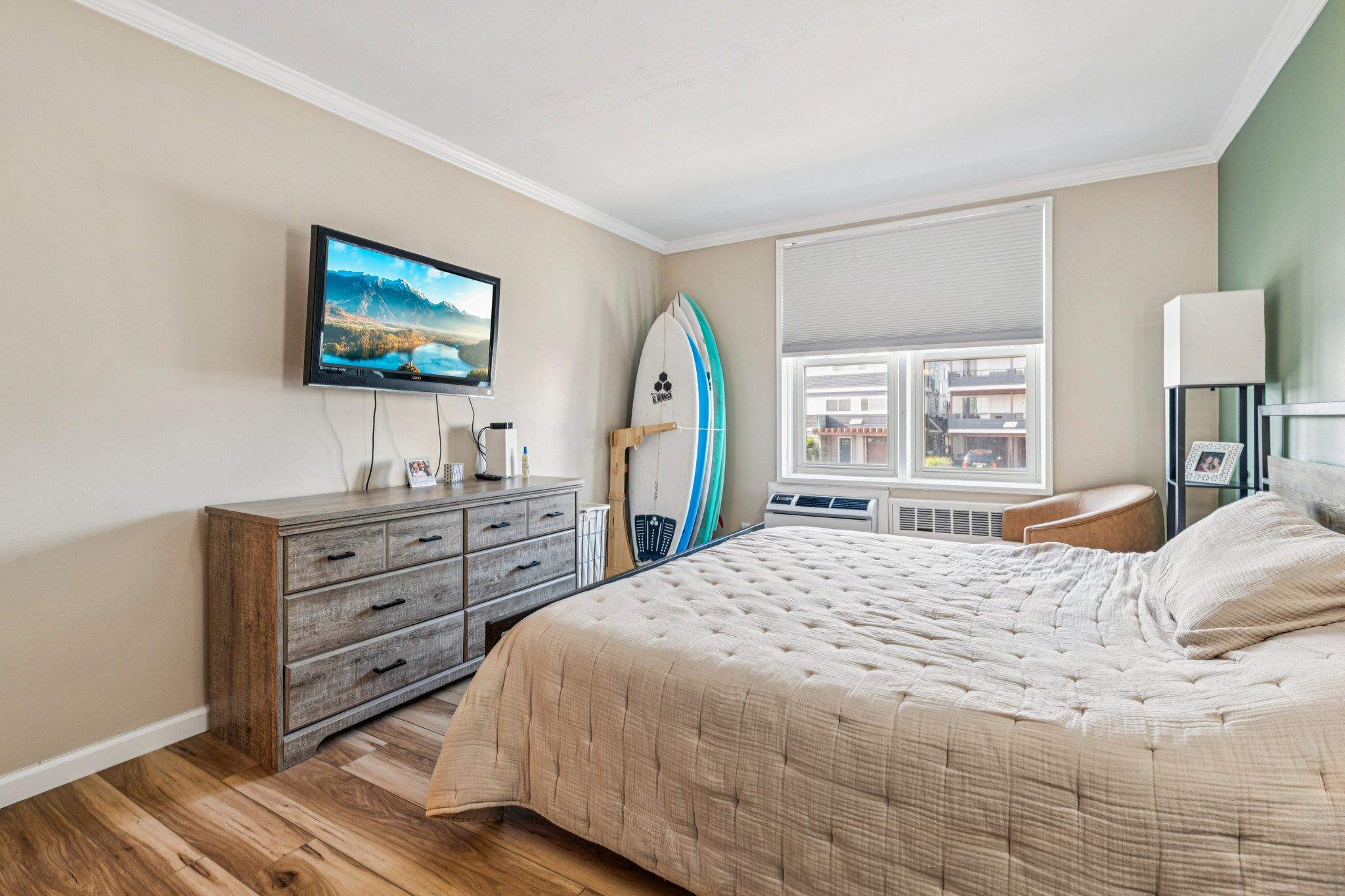 #13 photo, 560 W Broadway, Long Beach , NY 11561