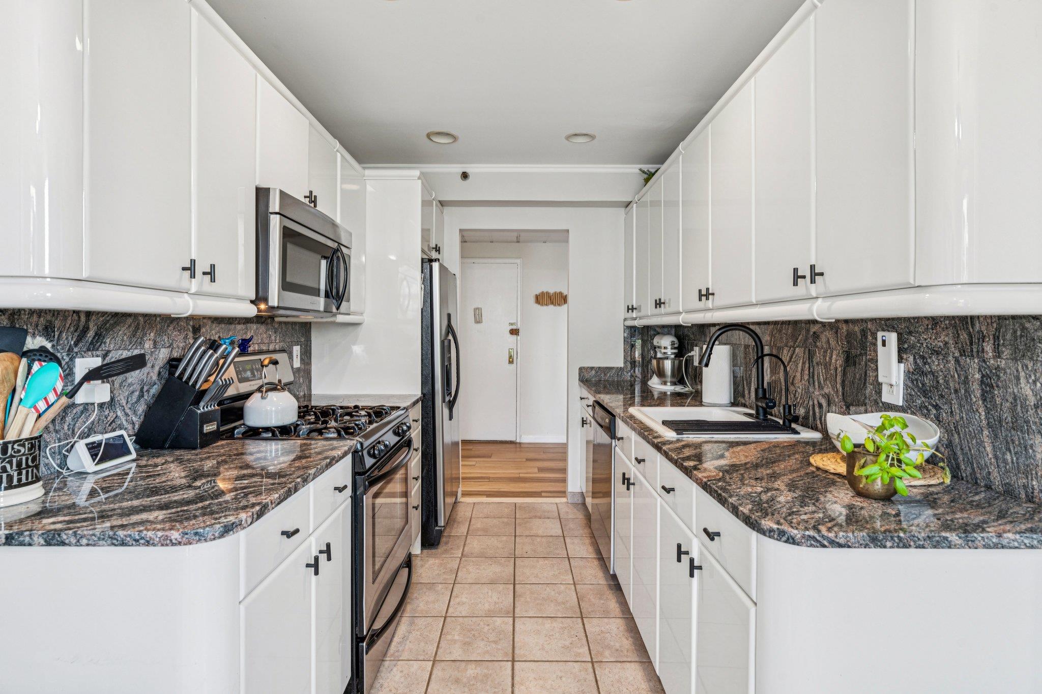 #5 photo, 560 W Broadway, Long Beach , NY 11561