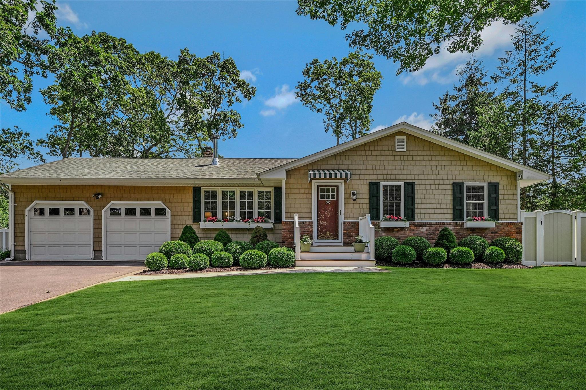 #1 photo, 18 N Westbury Road, Hampton Bays , NY 11946