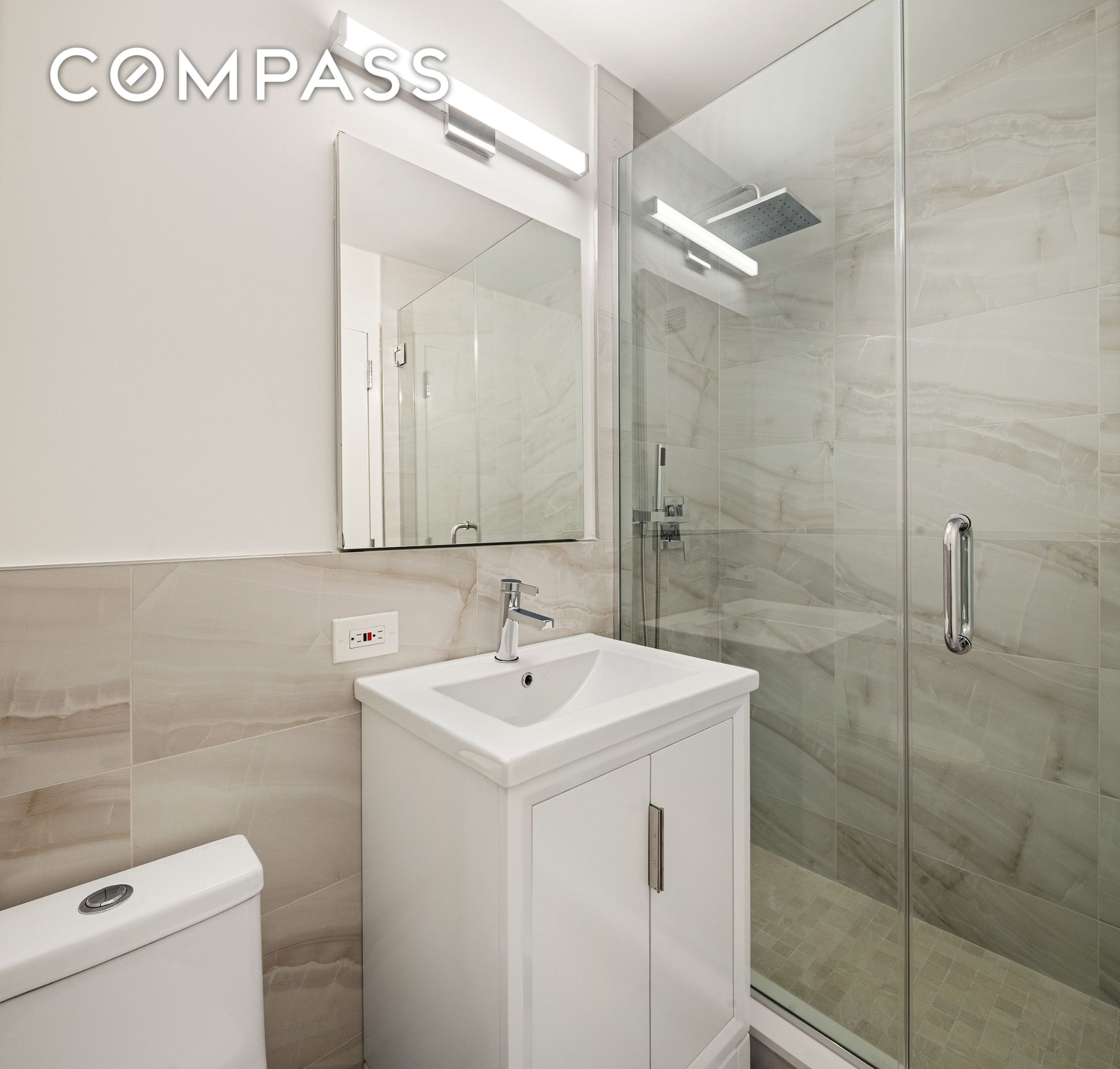 #12 photo, 7 E 14th Street, Flatiron , NY 10003