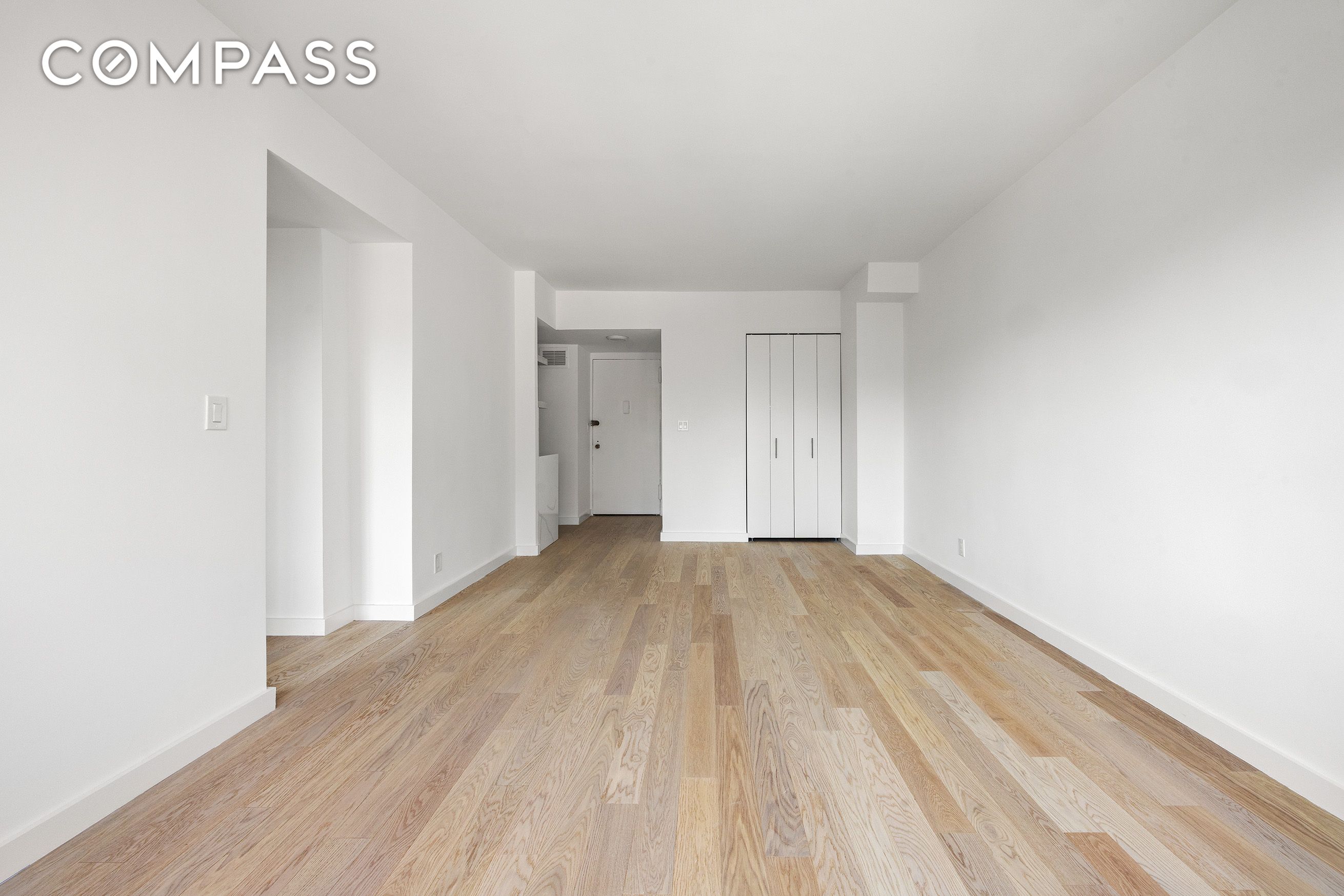 #7 photo, 7 E 14th Street, Flatiron , NY 10003