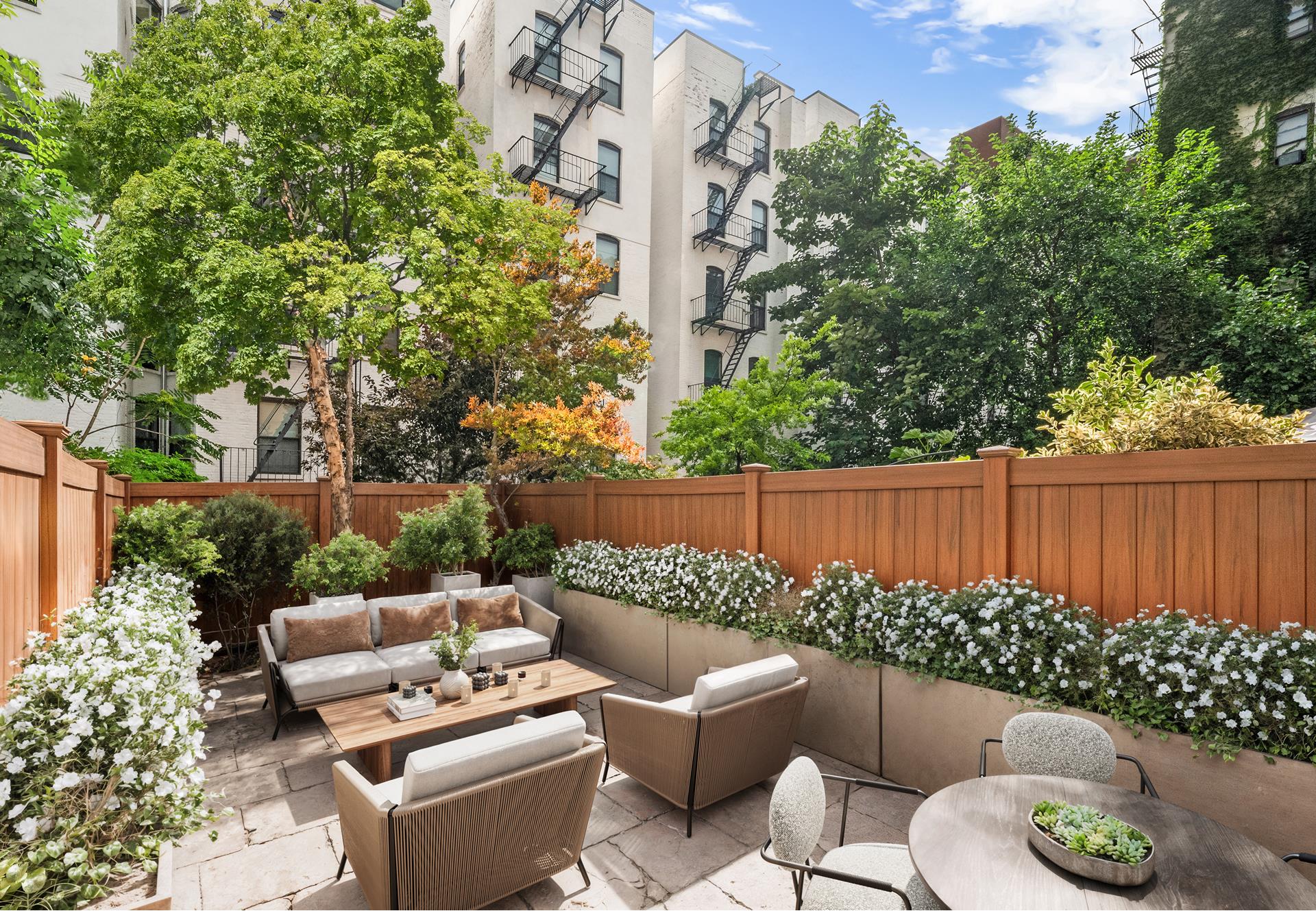 #1 photo, 266 W 115TH Street, मैनहटन South Harlem , NY 10026