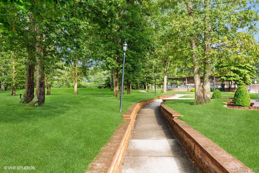 #13 photo, 166 Ventry Court, サフォーク郡 Ridge , NY 11961