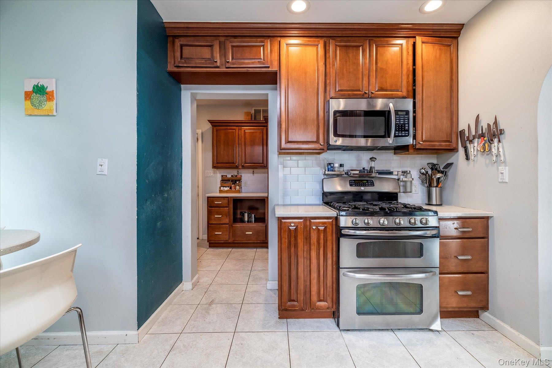 #13 photo, 25 Loel Court, Rockville Centre , NY 11570