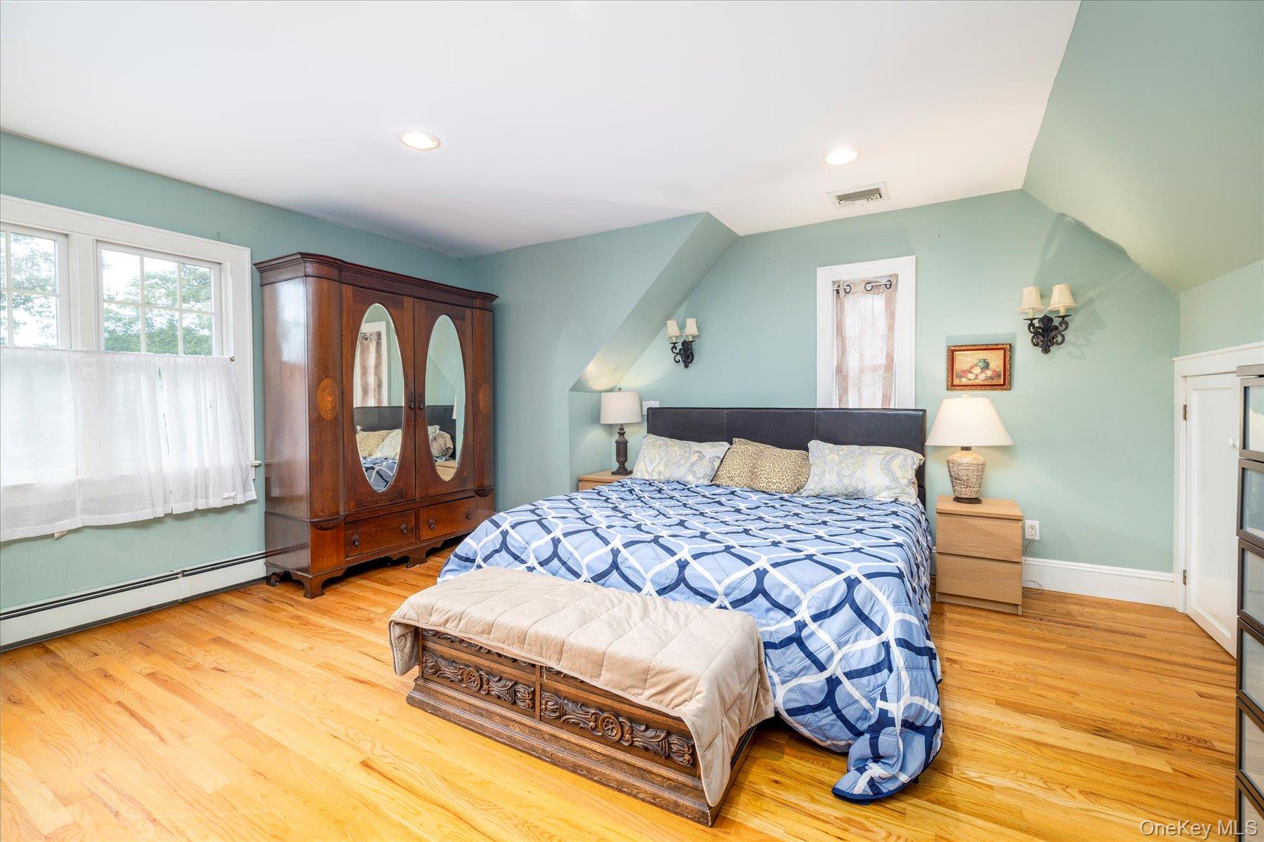 #18 photo, 25 Loel Court, Rockville Centre , NY 11570