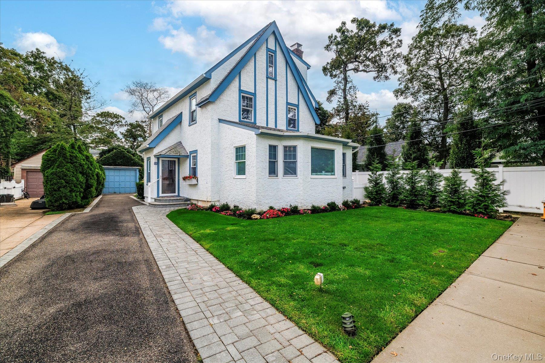 #3 photo, 25 Loel Court, Rockville Centre , NY 11570