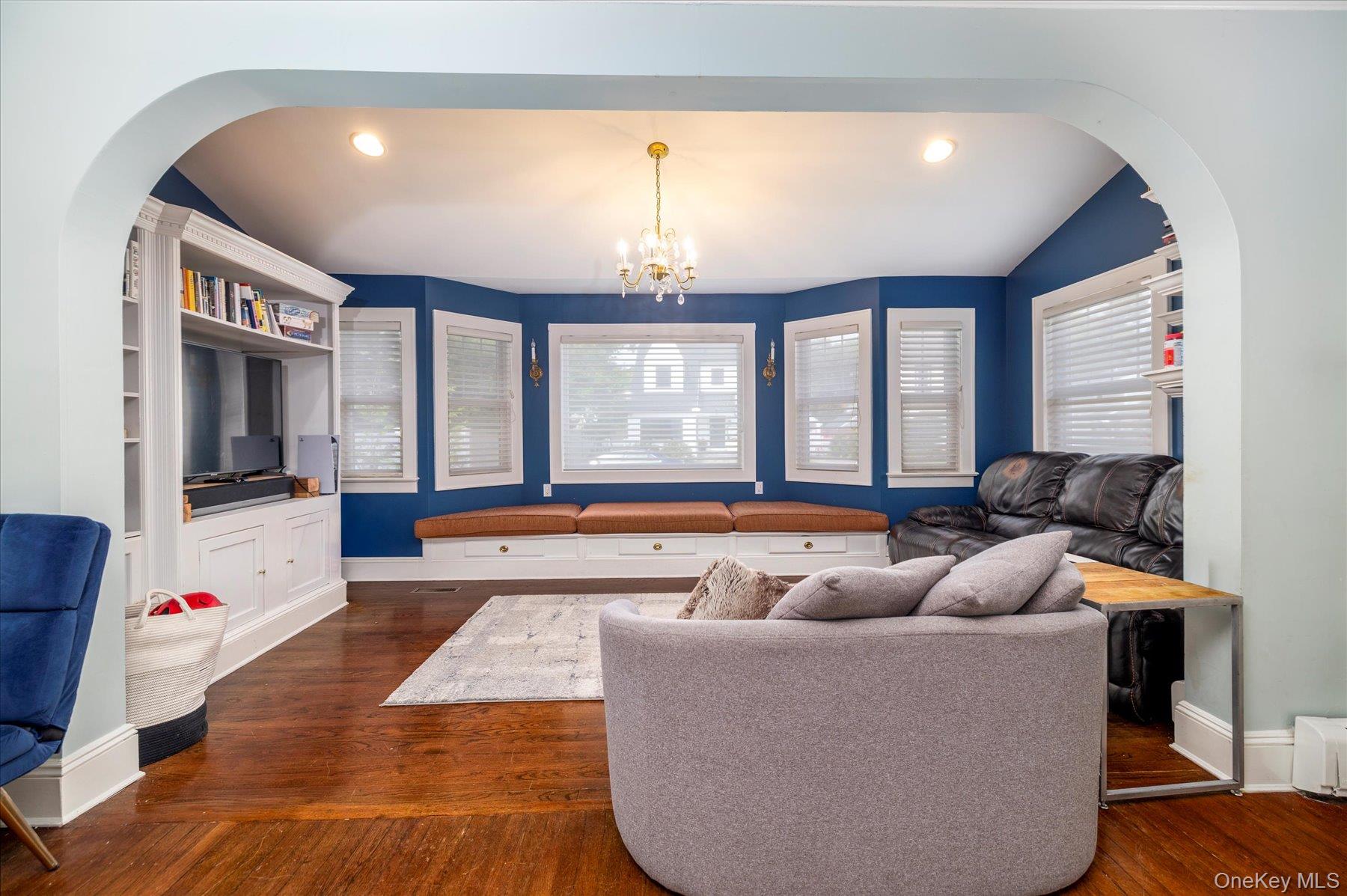 #8 photo, 25 Loel Court, Rockville Centre , NY 11570