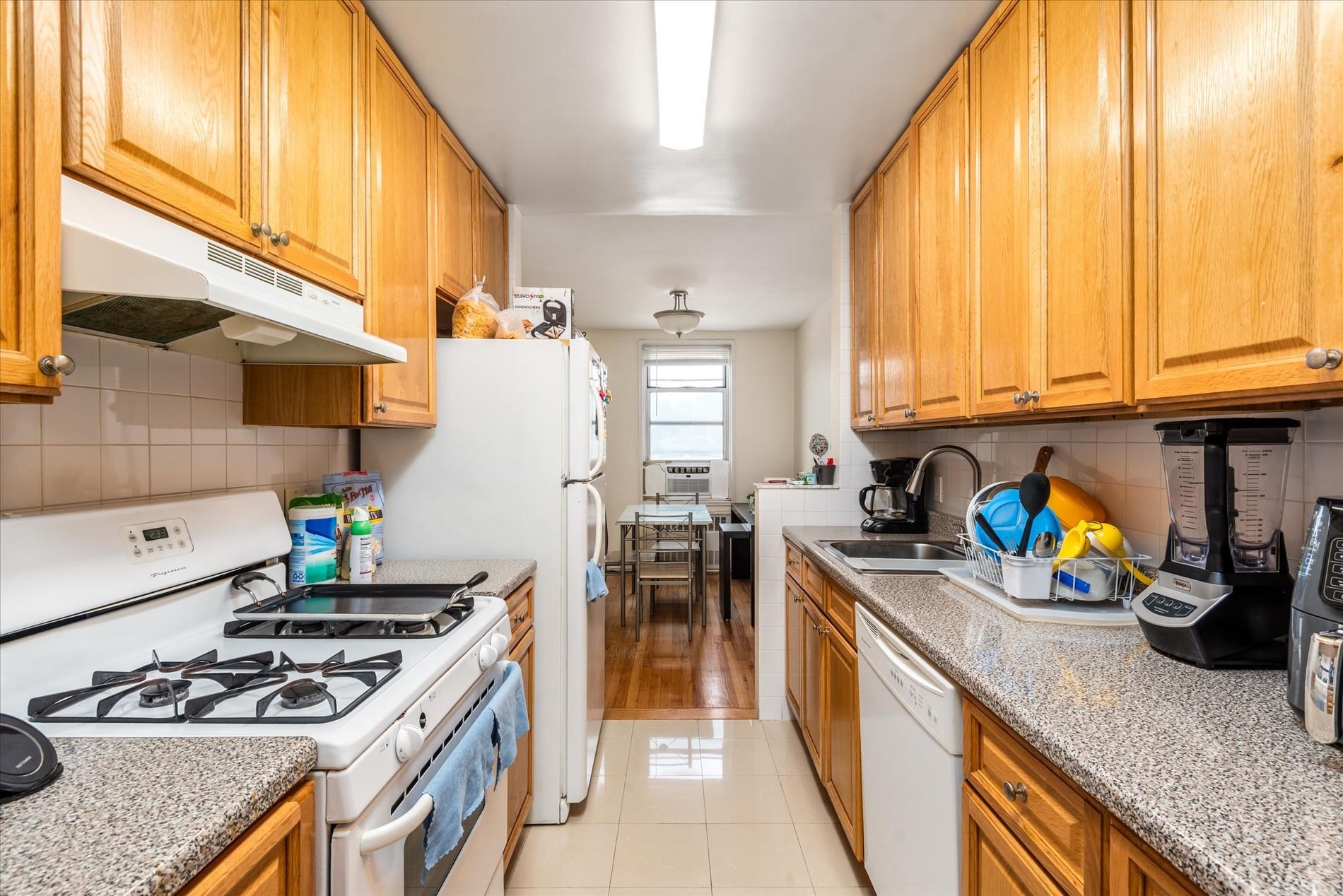 #11 photo, 60-11 Broadway, クイーンズ区 Woodside , NY 11377