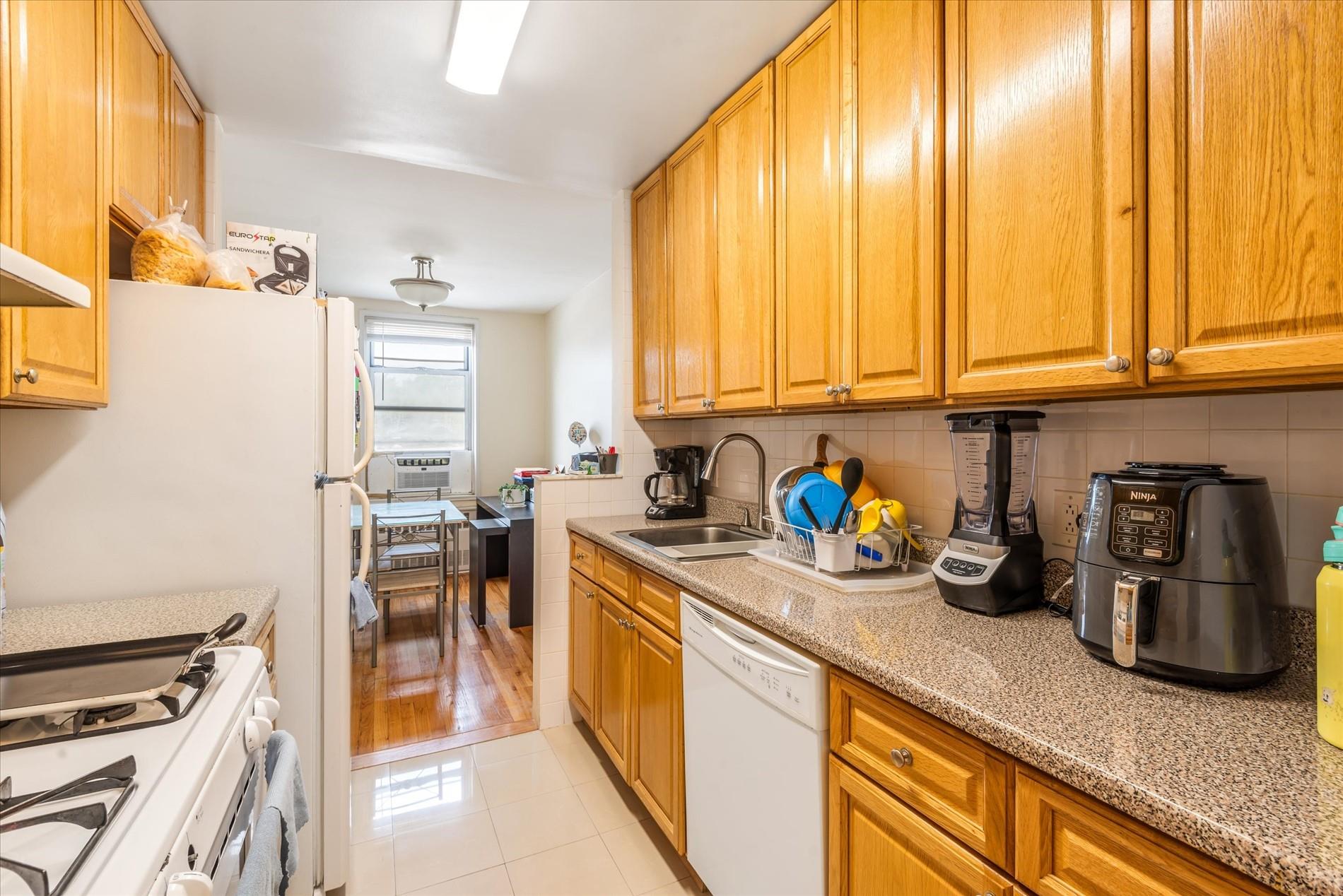 #12 photo, 60-11 Broadway, クイーンズ区 Woodside , NY 11377