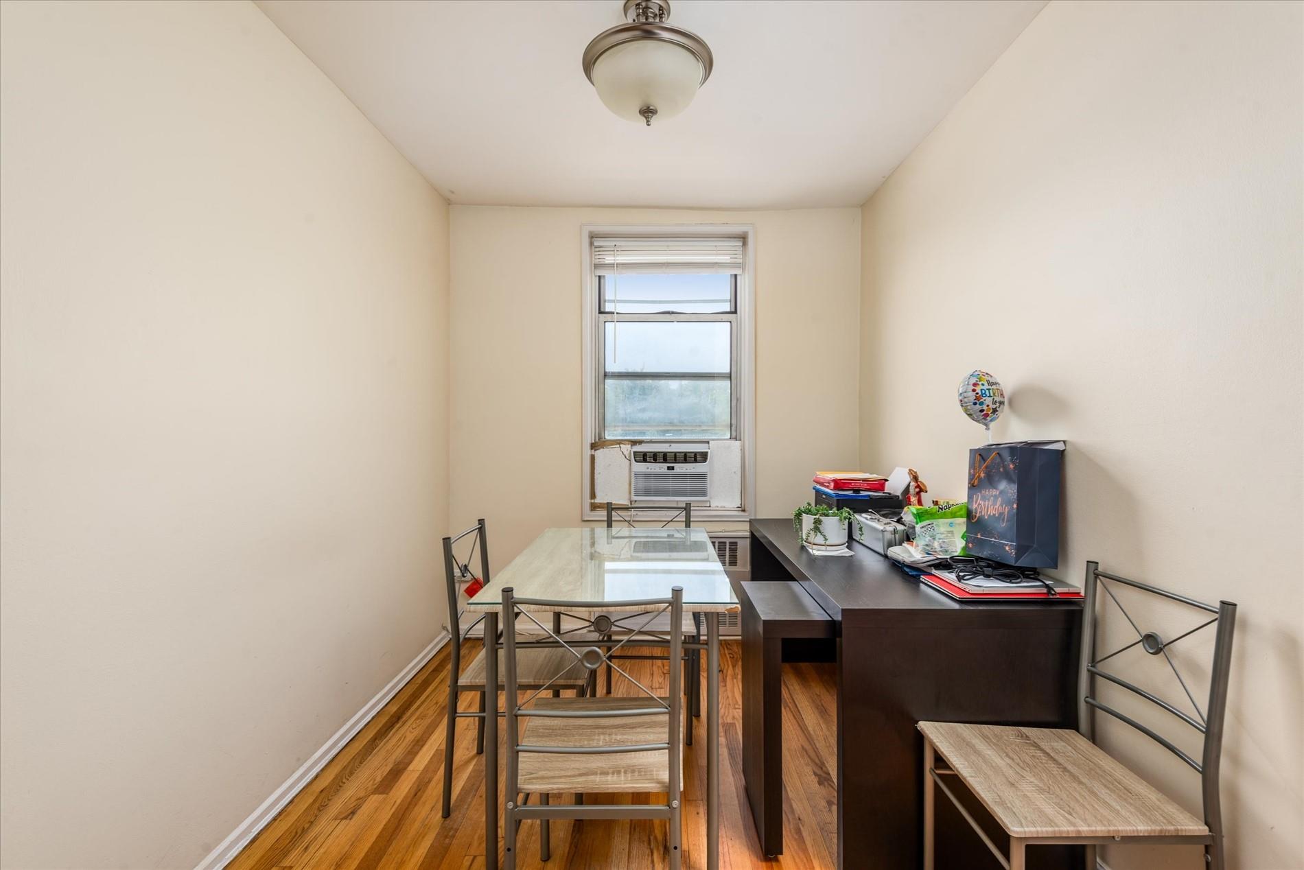 #9 photo, 60-11 Broadway, クイーンズ区 Woodside , NY 11377