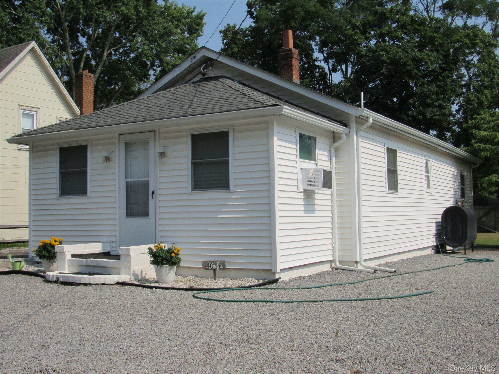 #1 photo, 1031 West Street, Riverhead , NY 11901