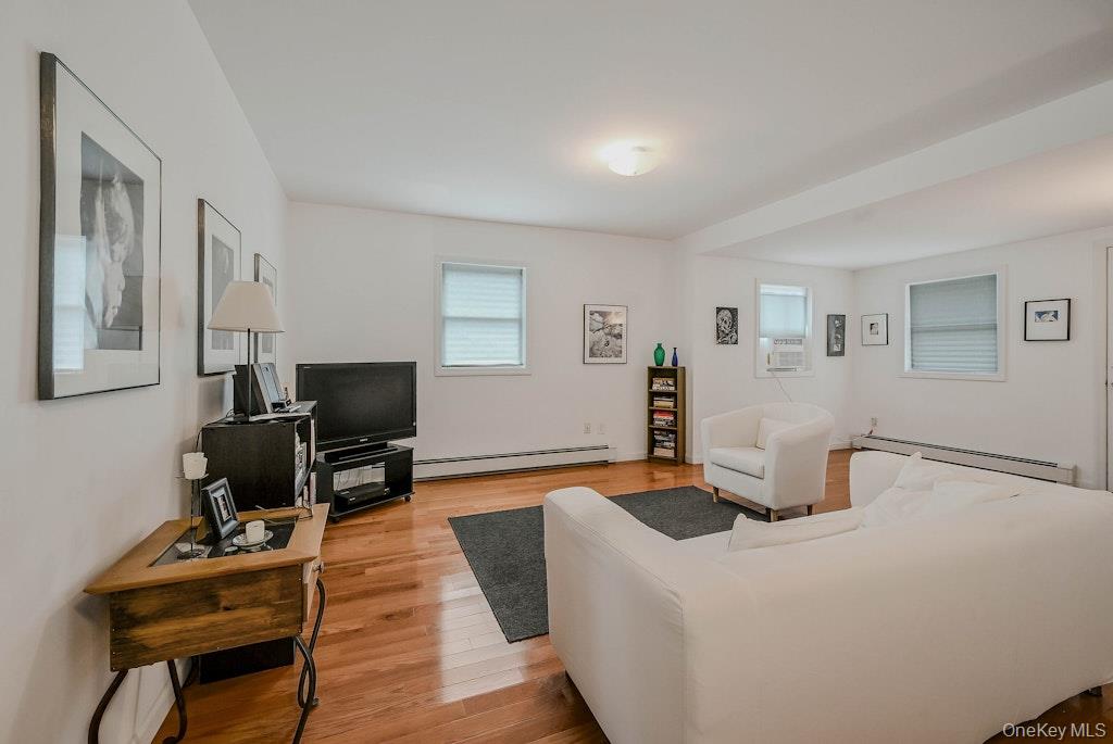 #8 photo, 1031 West Street, Riverhead , NY 11901