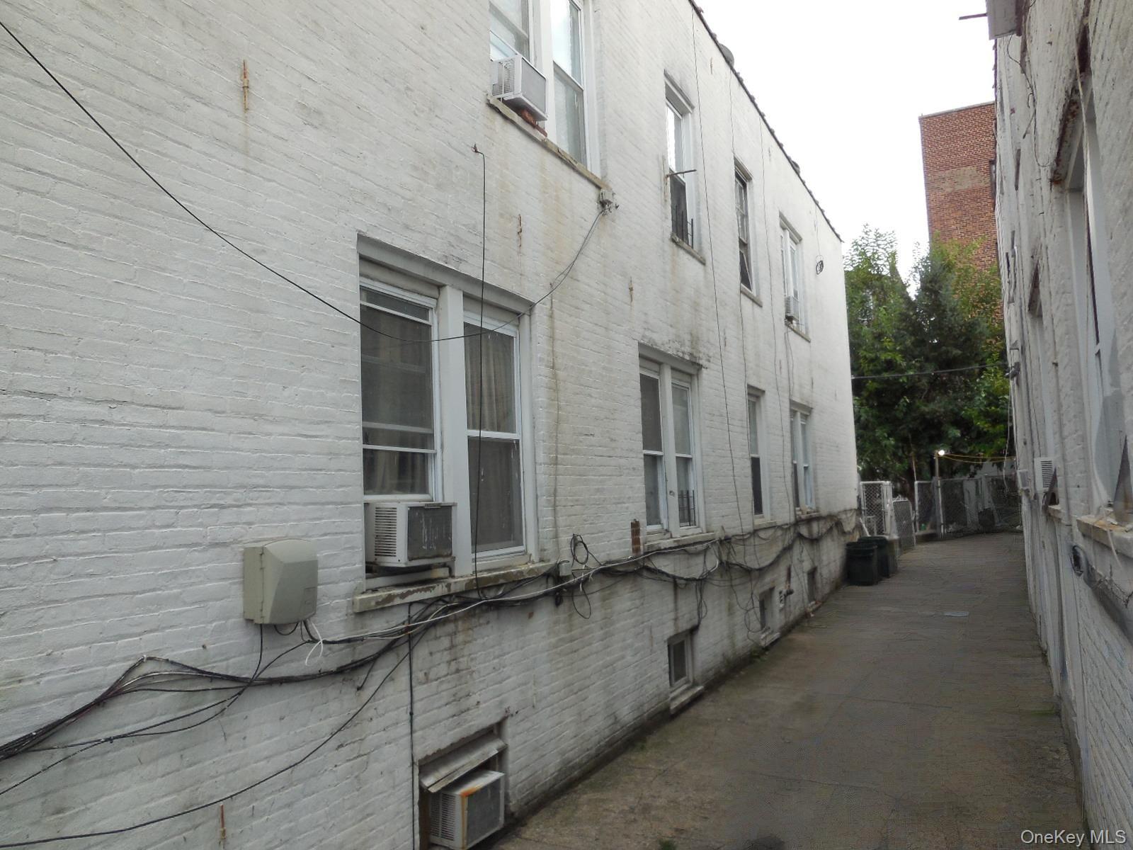 #3 photo, 102-48 Nicollis Avenue, クイーンズ区 Corona , NY 11368