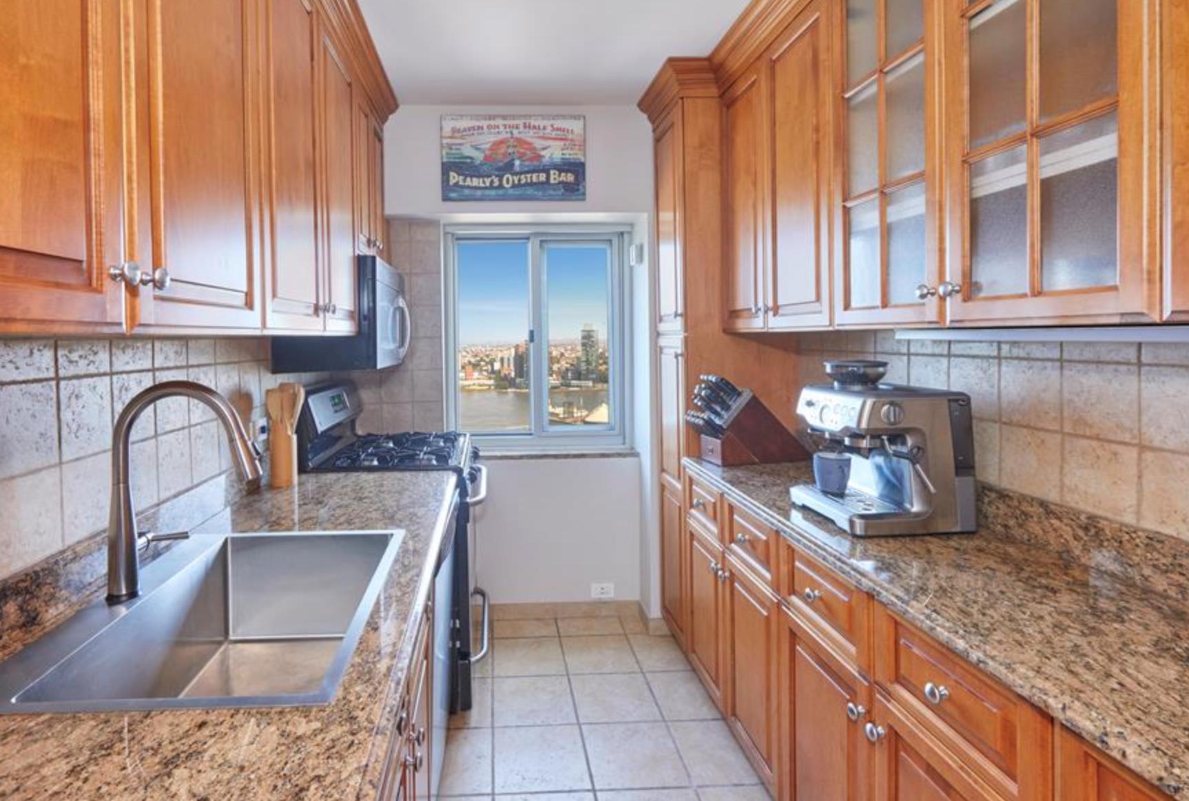 #4 photo, New York City, マンハッタン Yorkville , NY 10128