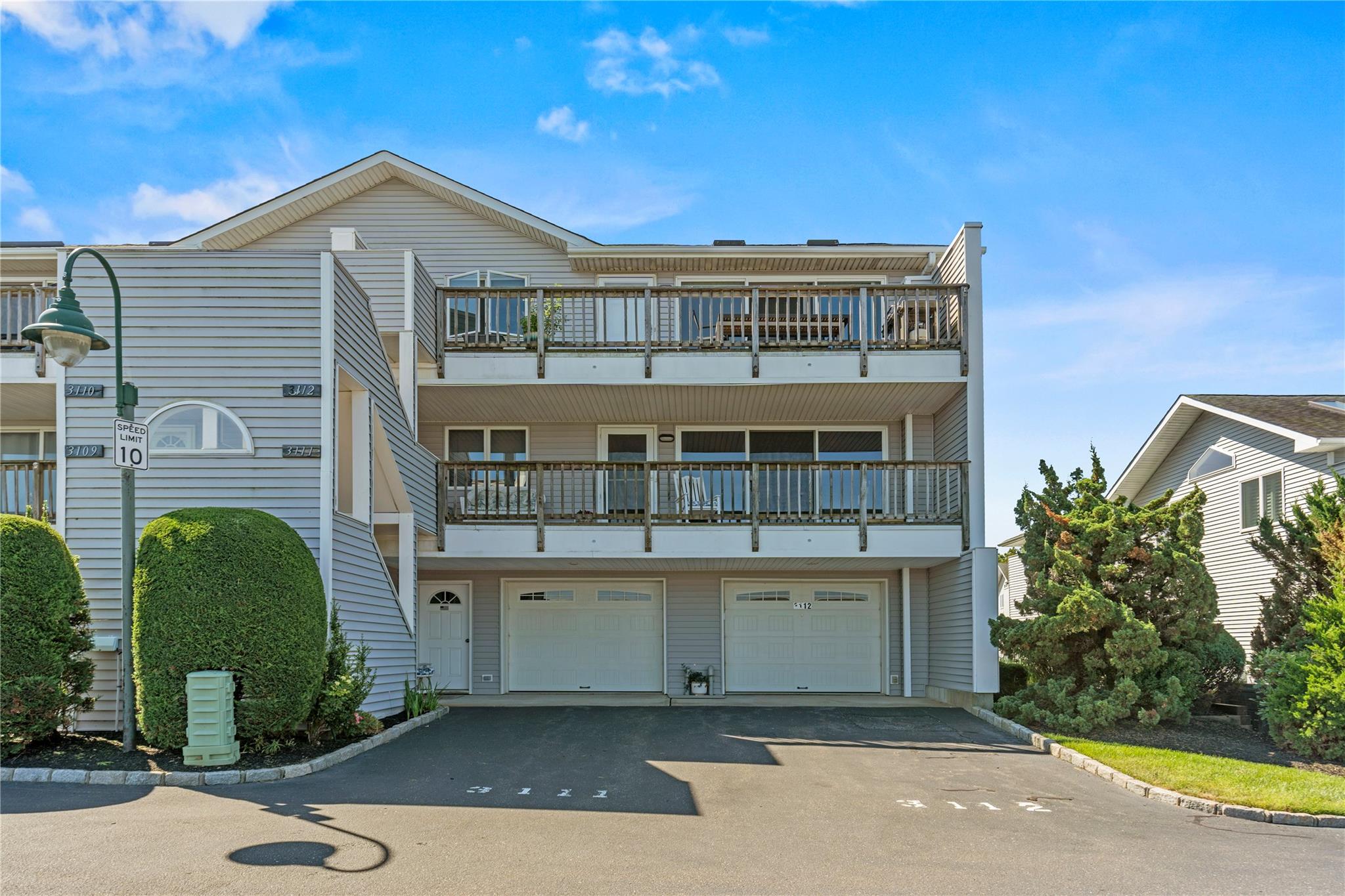 #1 photo, 3111 Bluffs Drive, सफ़ोक काउंटी Baiting Hollow , NY 11933