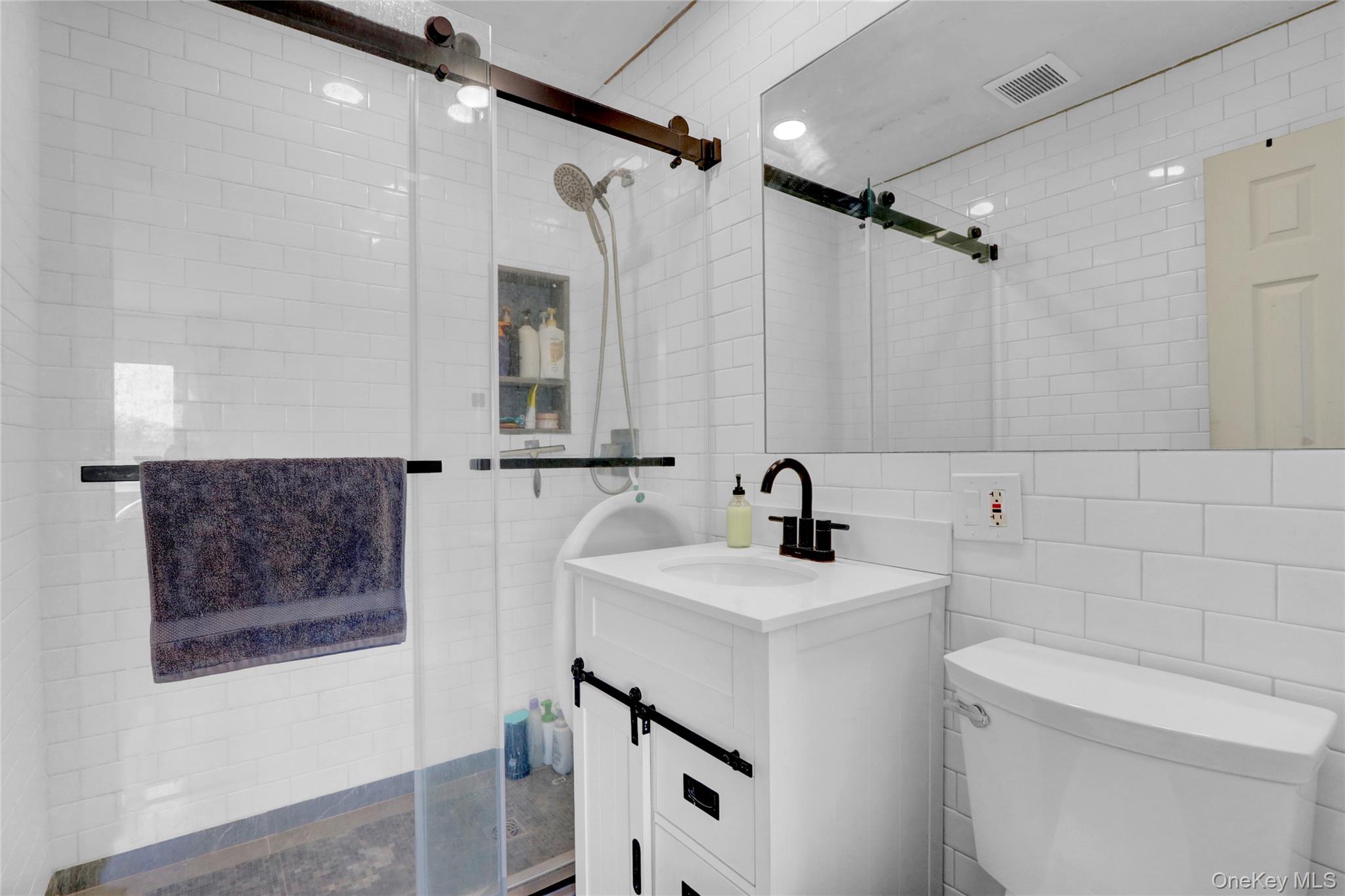 #14 photo, 243 Lakeside Trail, サフォーク郡 Ridge , NY 11961