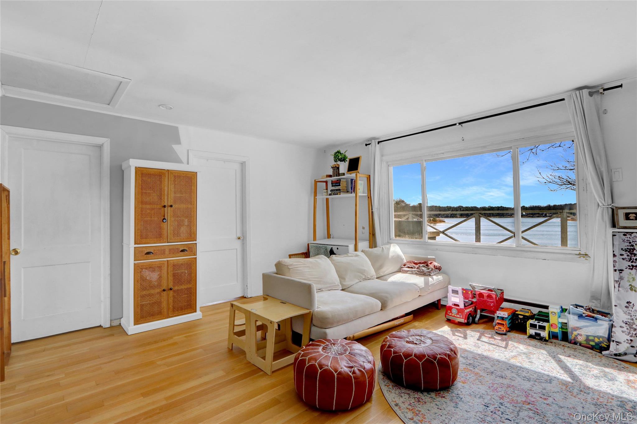 #8 photo, 243 Lakeside Trail, サフォーク郡 Ridge , NY 11961