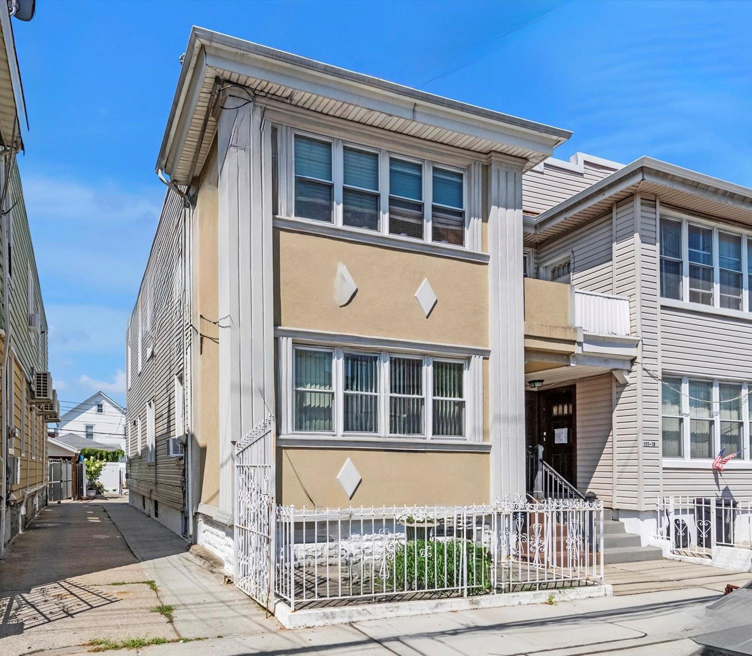 #1 photo, 11120 112th Street, कुईंस South Ozone Park , NY 11420