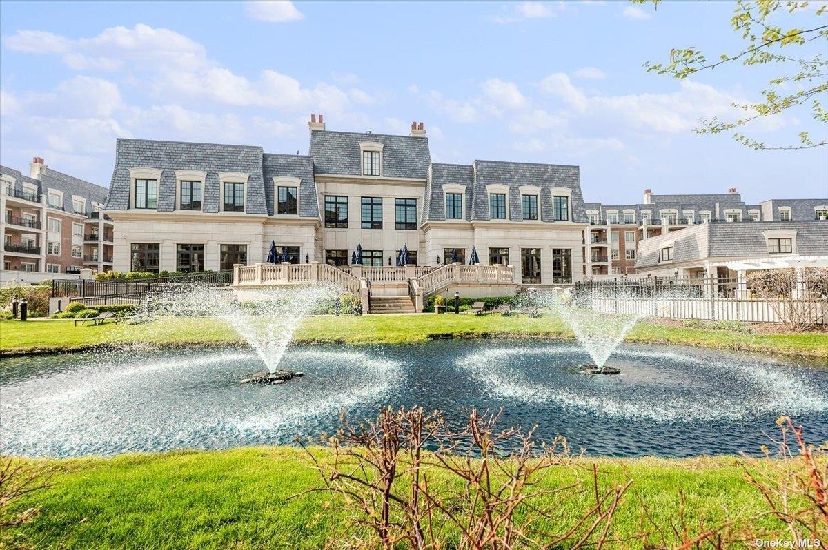 #1 photo, 3000 Royal Court, नासाउ काउंटी North Hills , NY 11040