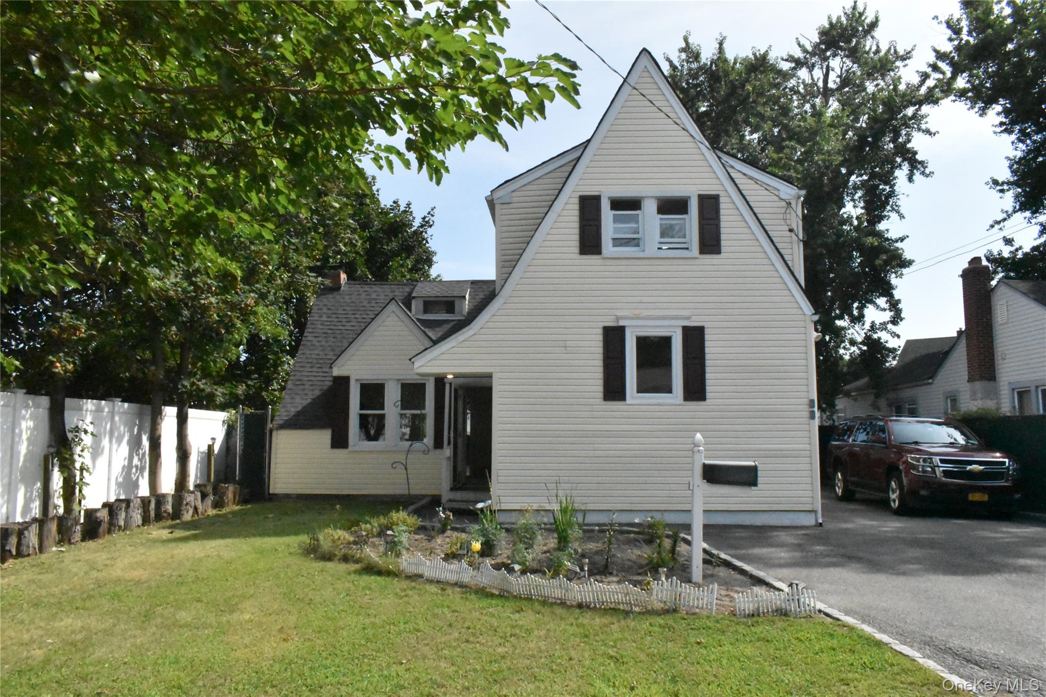 #1 photo, 54 Danes Street, サフォーク郡 Patchogue , NY 11772