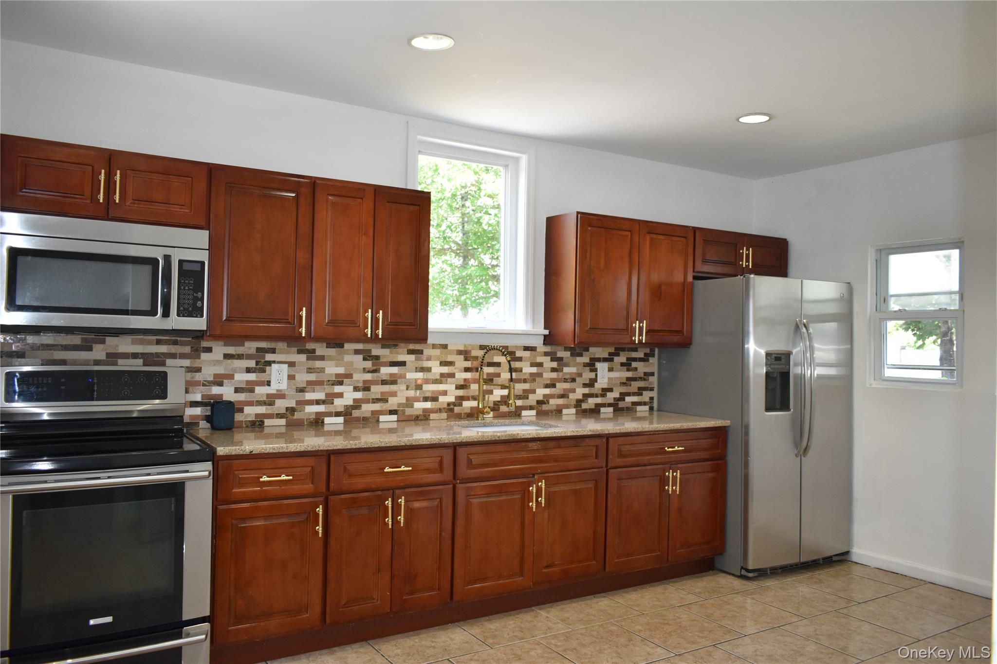 #16 photo, 54 Danes Street, サフォーク郡 Patchogue , NY 11772