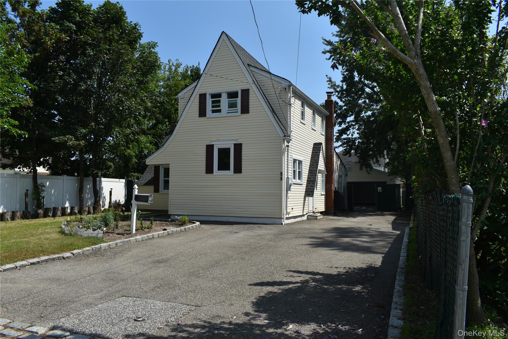 #2 photo, 54 Danes Street, サフォーク郡 Patchogue , NY 11772