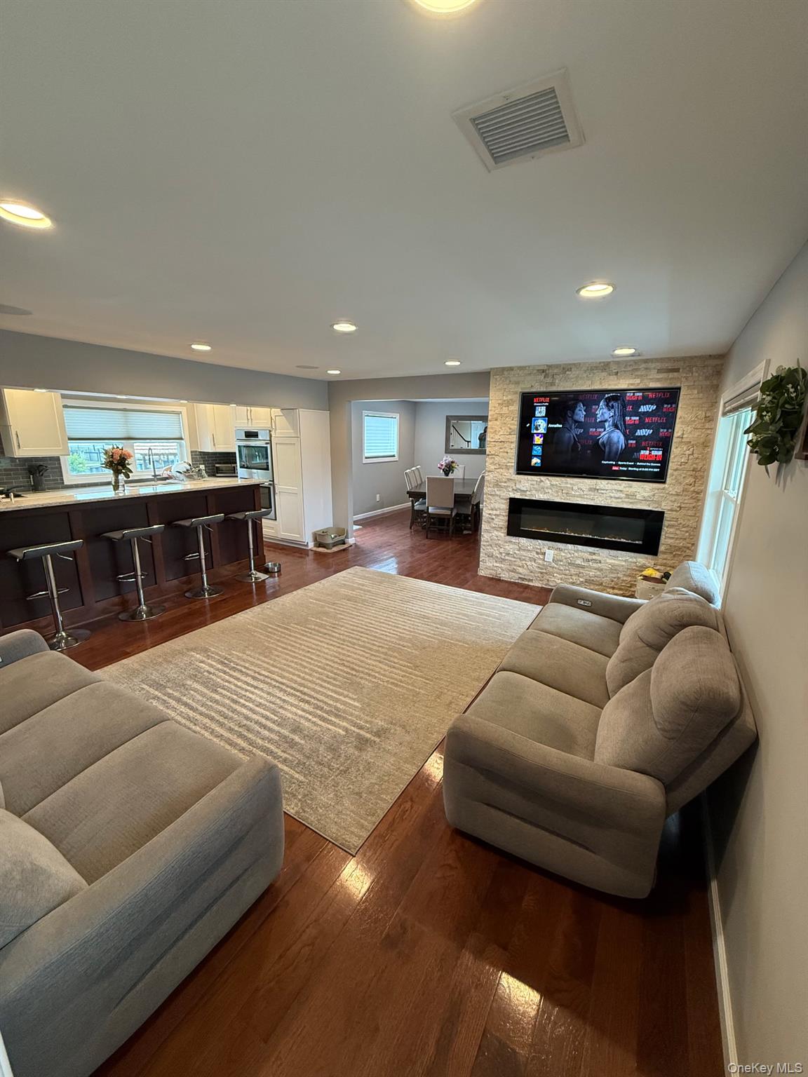 #10 photo, 3 Neptune Place, Massapequa , NY 11758