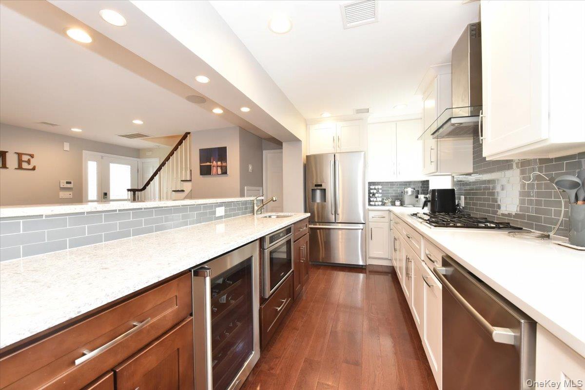 #13 photo, 3 Neptune Place, Massapequa , NY 11758