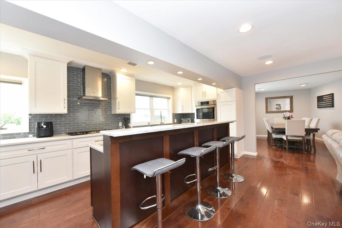 #16 photo, 3 Neptune Place, Massapequa , NY 11758