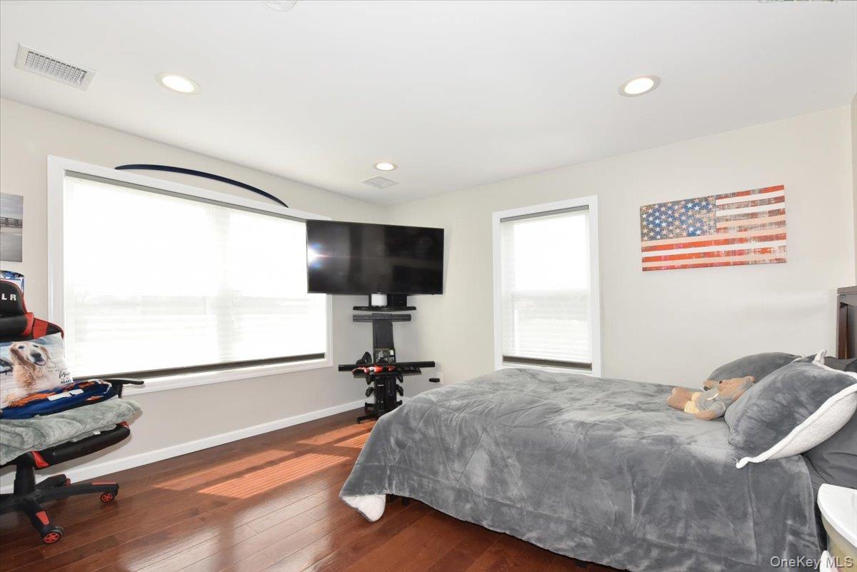 #18 photo, 3 Neptune Place, Massapequa , NY 11758