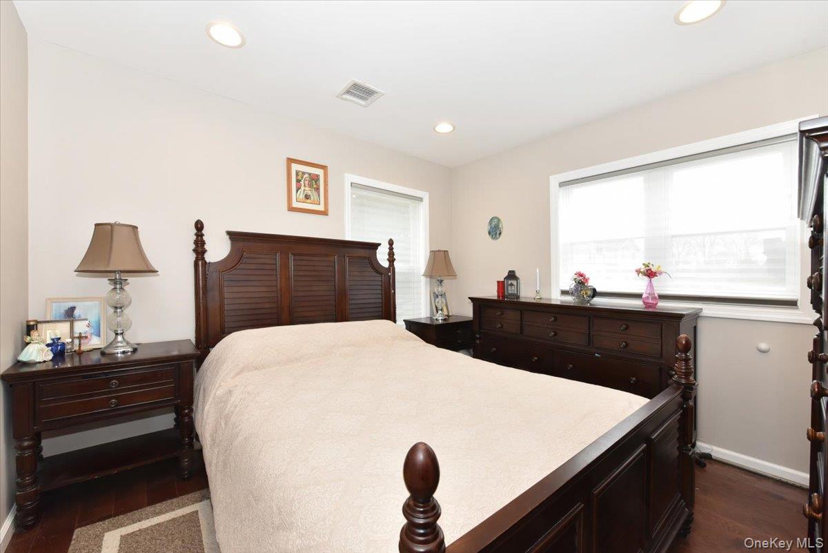 #19 photo, 3 Neptune Place, Massapequa , NY 11758