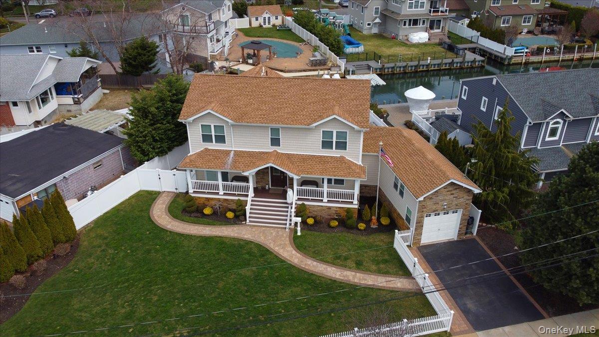 #6 photo, 3 Neptune Place, Massapequa , NY 11758