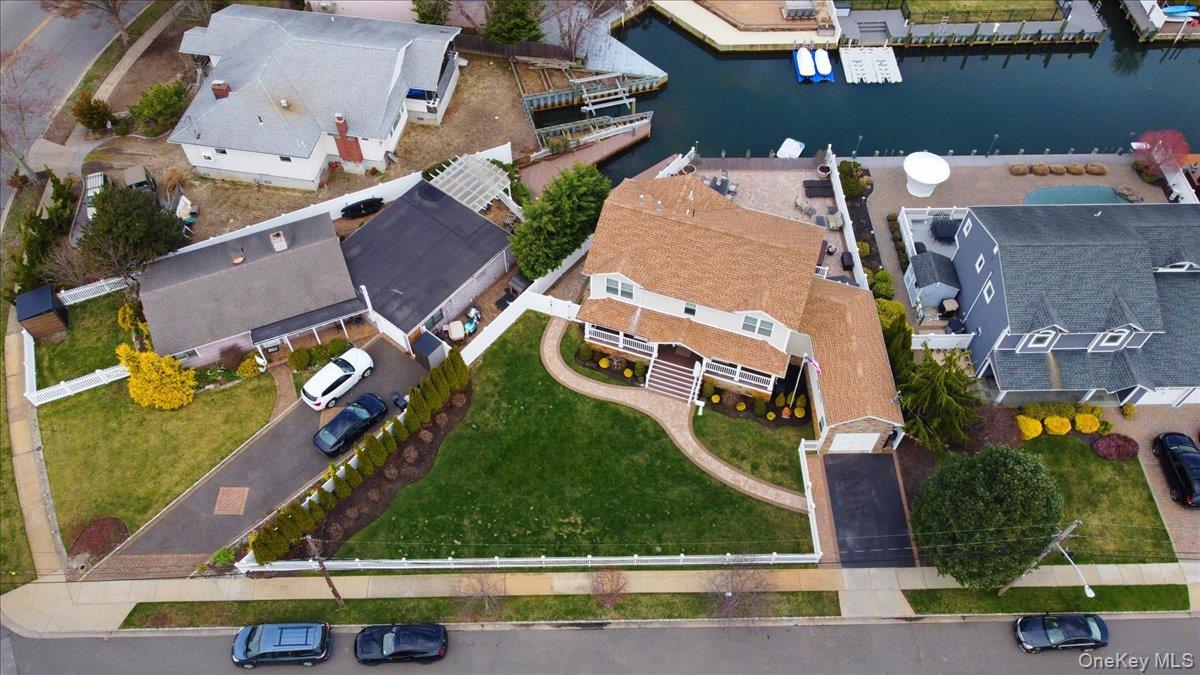 #7 photo, 3 Neptune Place, Massapequa , NY 11758