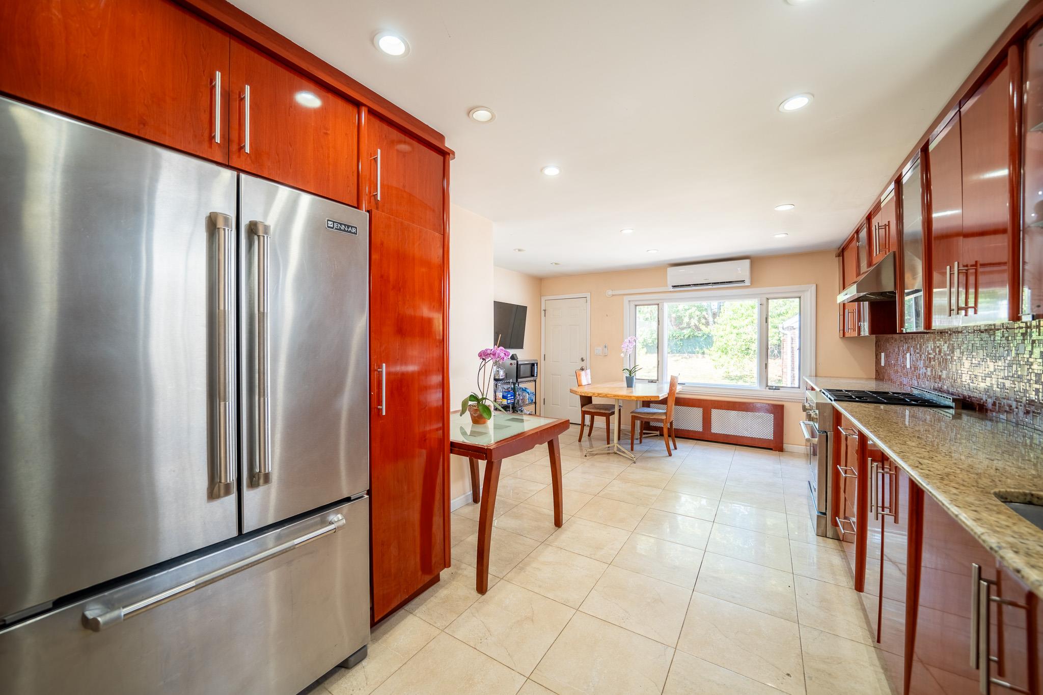 #12 photo, 75-22 186th Street, Fresh Meadows , NY 11366