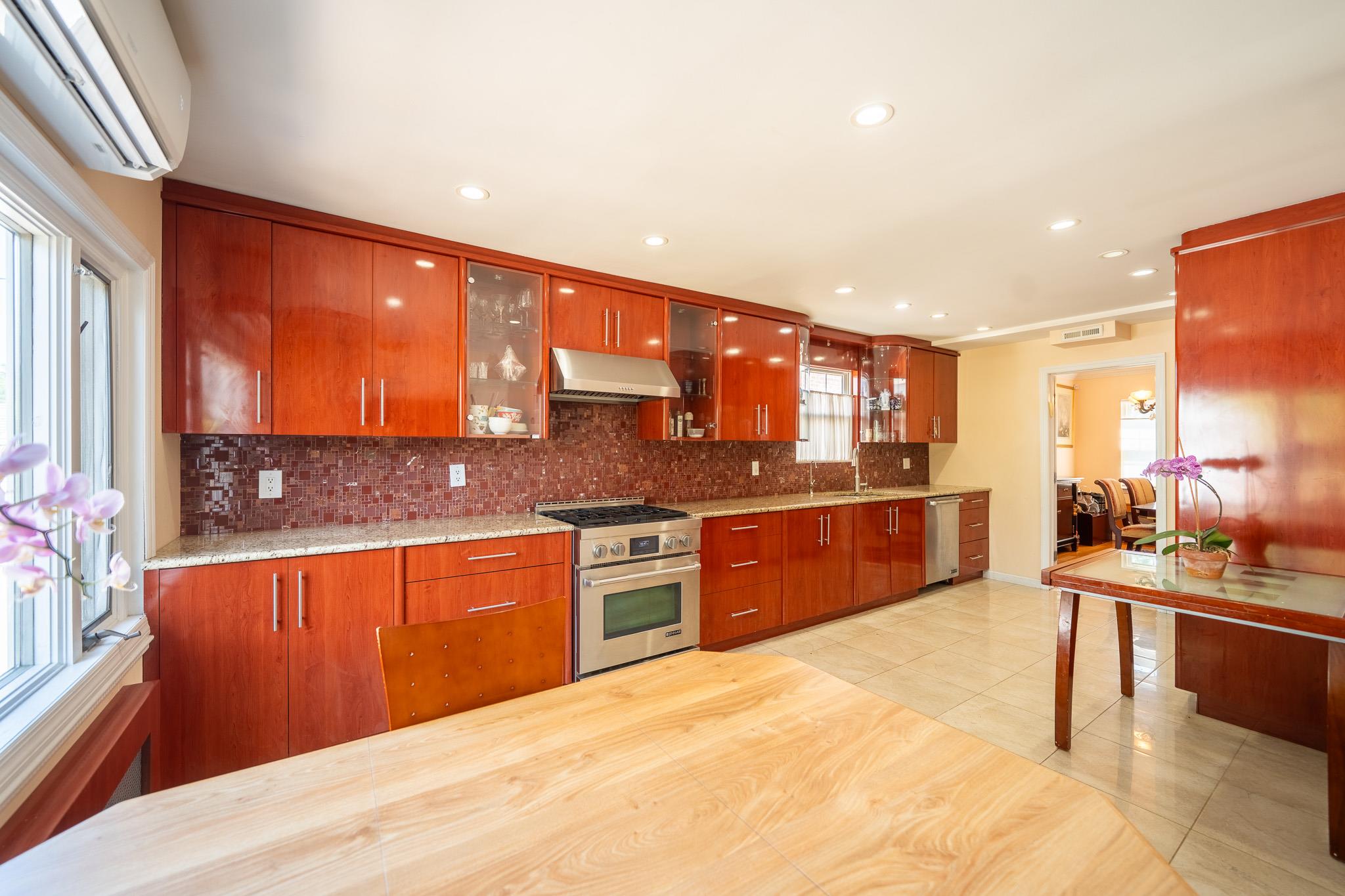 #17 photo, 75-22 186th Street, Fresh Meadows , NY 11366