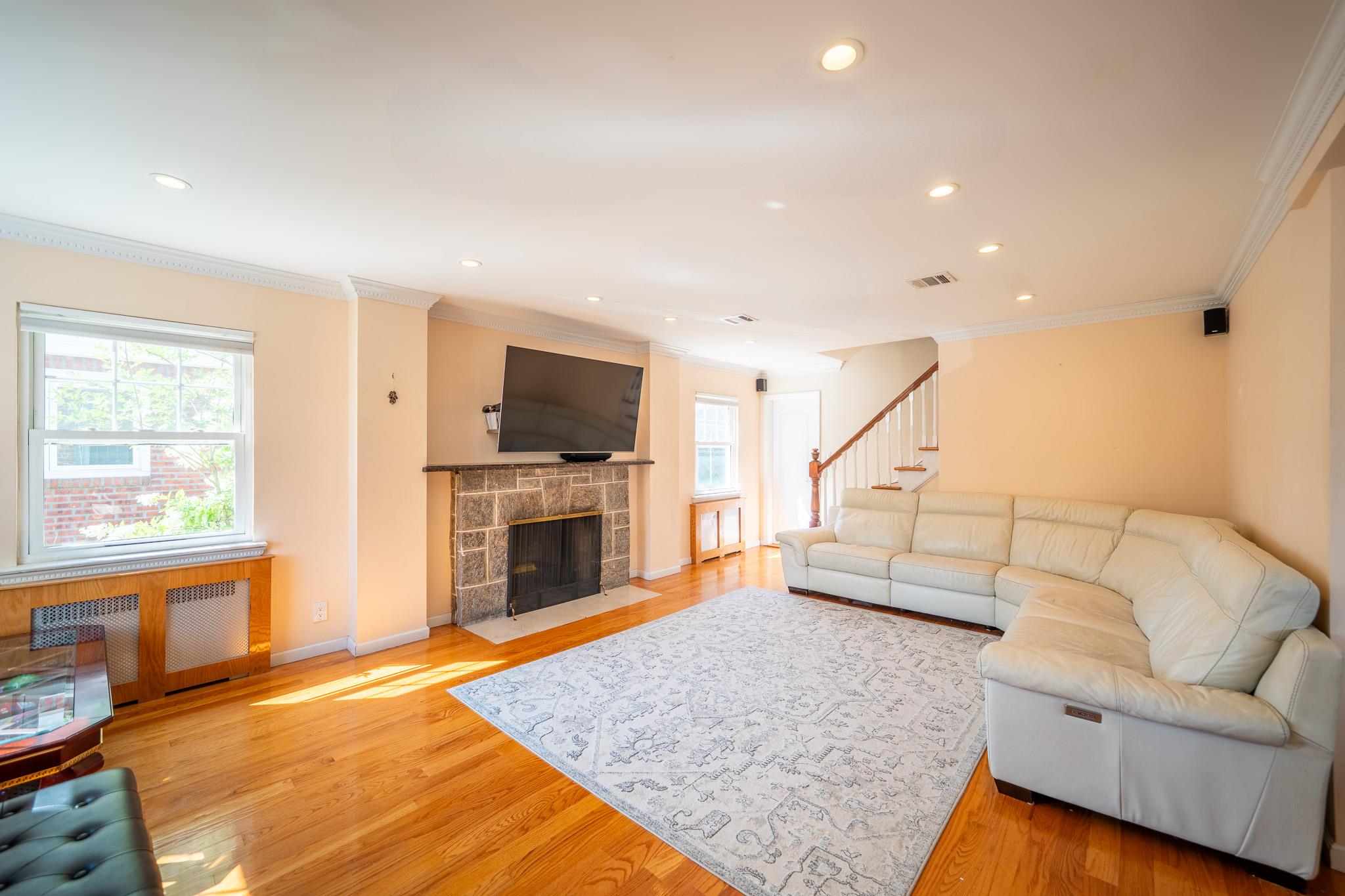 #2 photo, 75-22 186th Street, Fresh Meadows , NY 11366