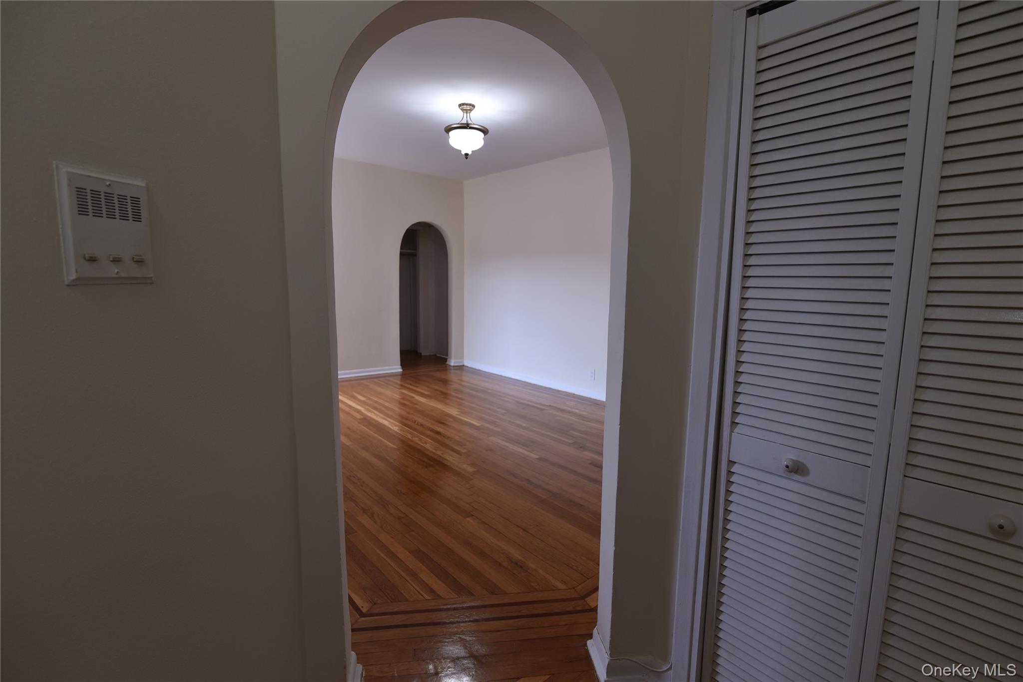 #7 photo, 83-52 Talbot Street, クイーンズ区 Kew Gardens , NY 11415