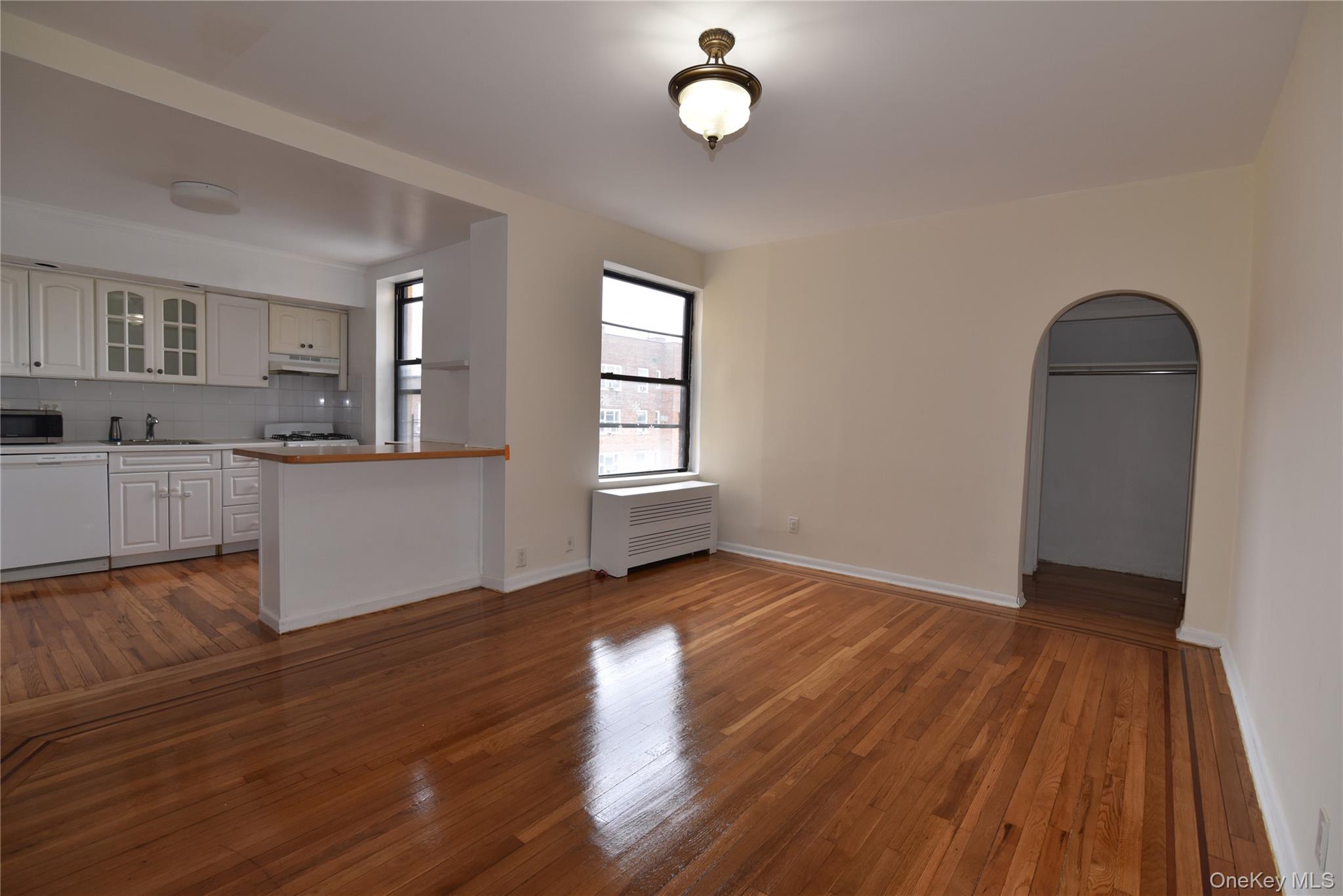 #9 photo, 83-52 Talbot Street, クイーンズ区 Kew Gardens , NY 11415