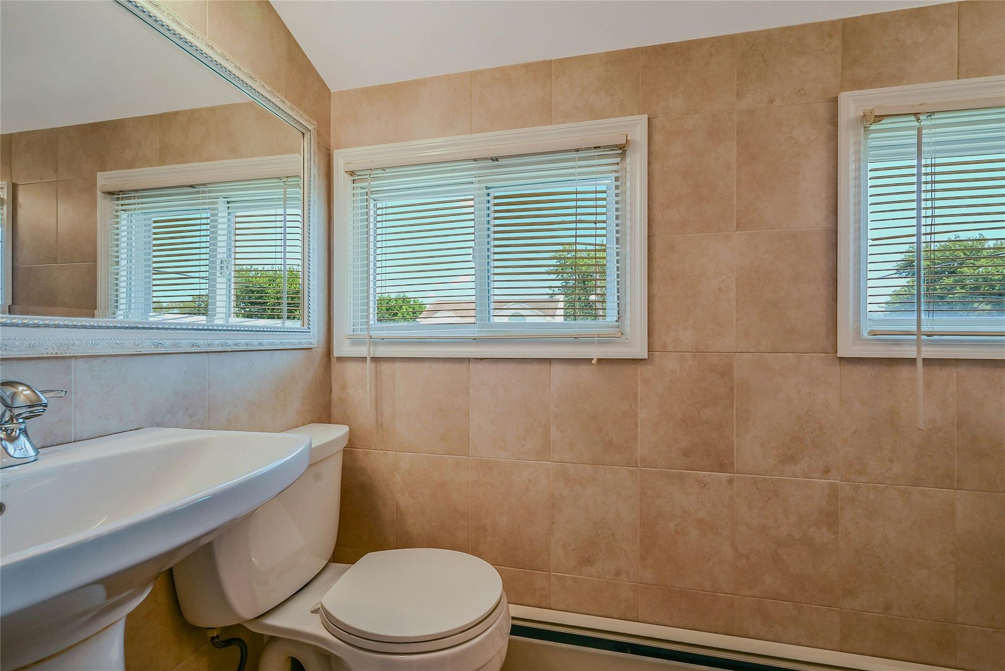 #17 photo, 532 Alwick Avenue, West Islip , NY 11795